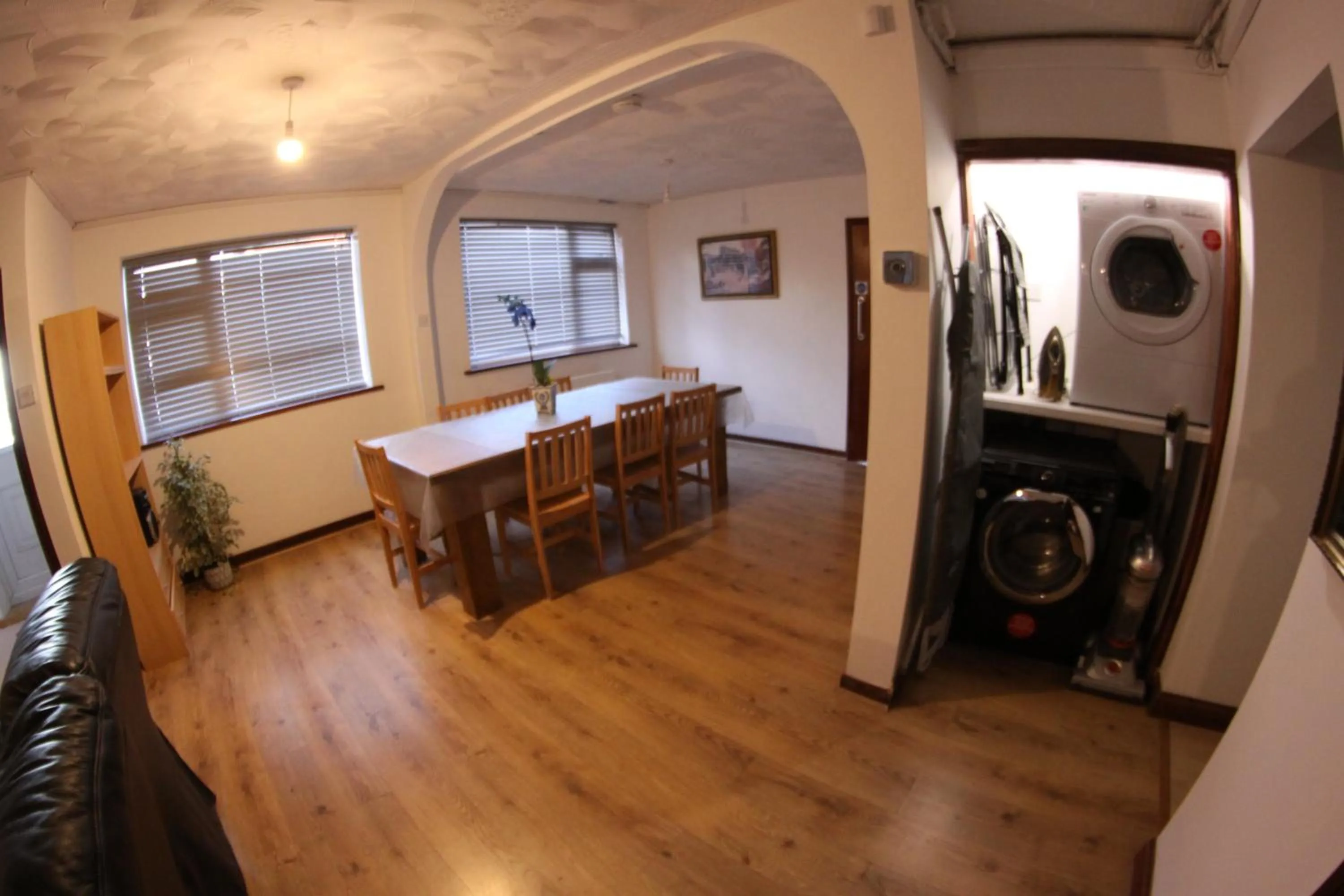 Area and facilities in College Street Abode