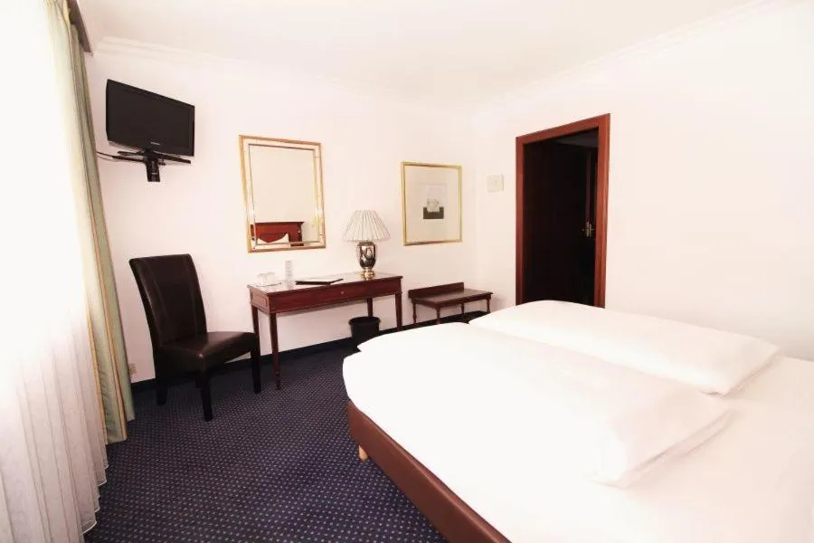 Photo of the whole room, Bed in Der Fürstenhof