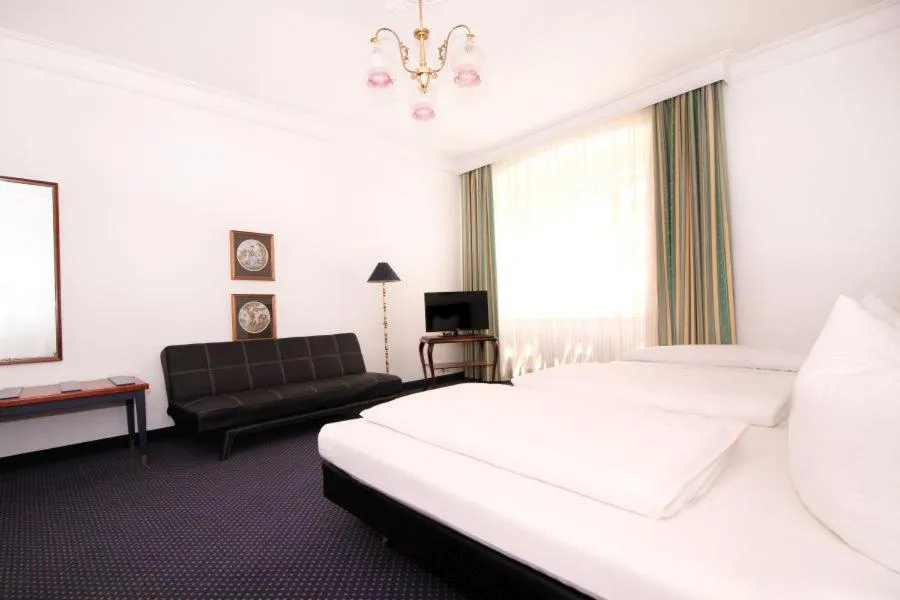 Photo of the whole room, Bed in Der Fürstenhof