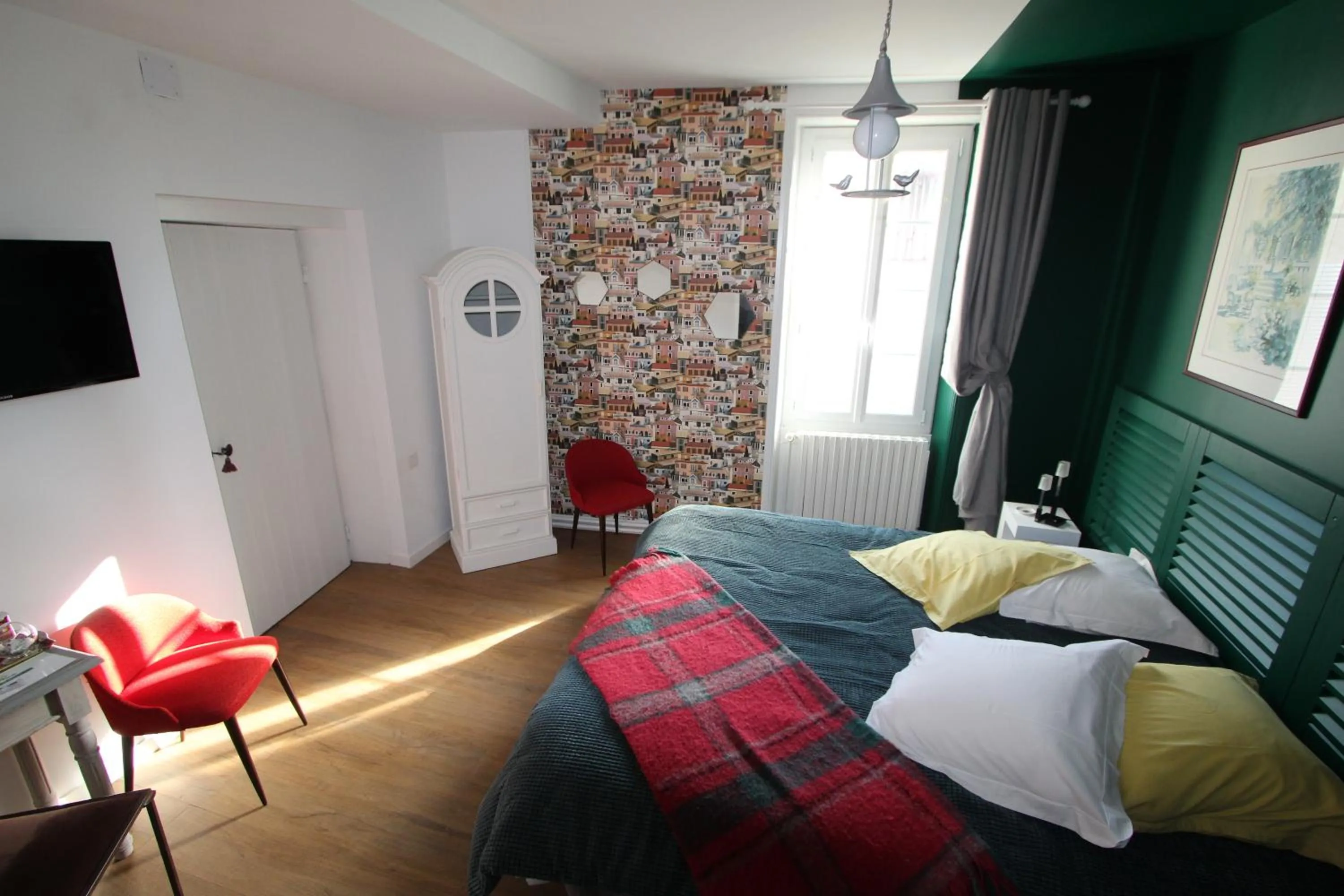 TV and multimedia, Bed in Suite en Terrasse à Cognac