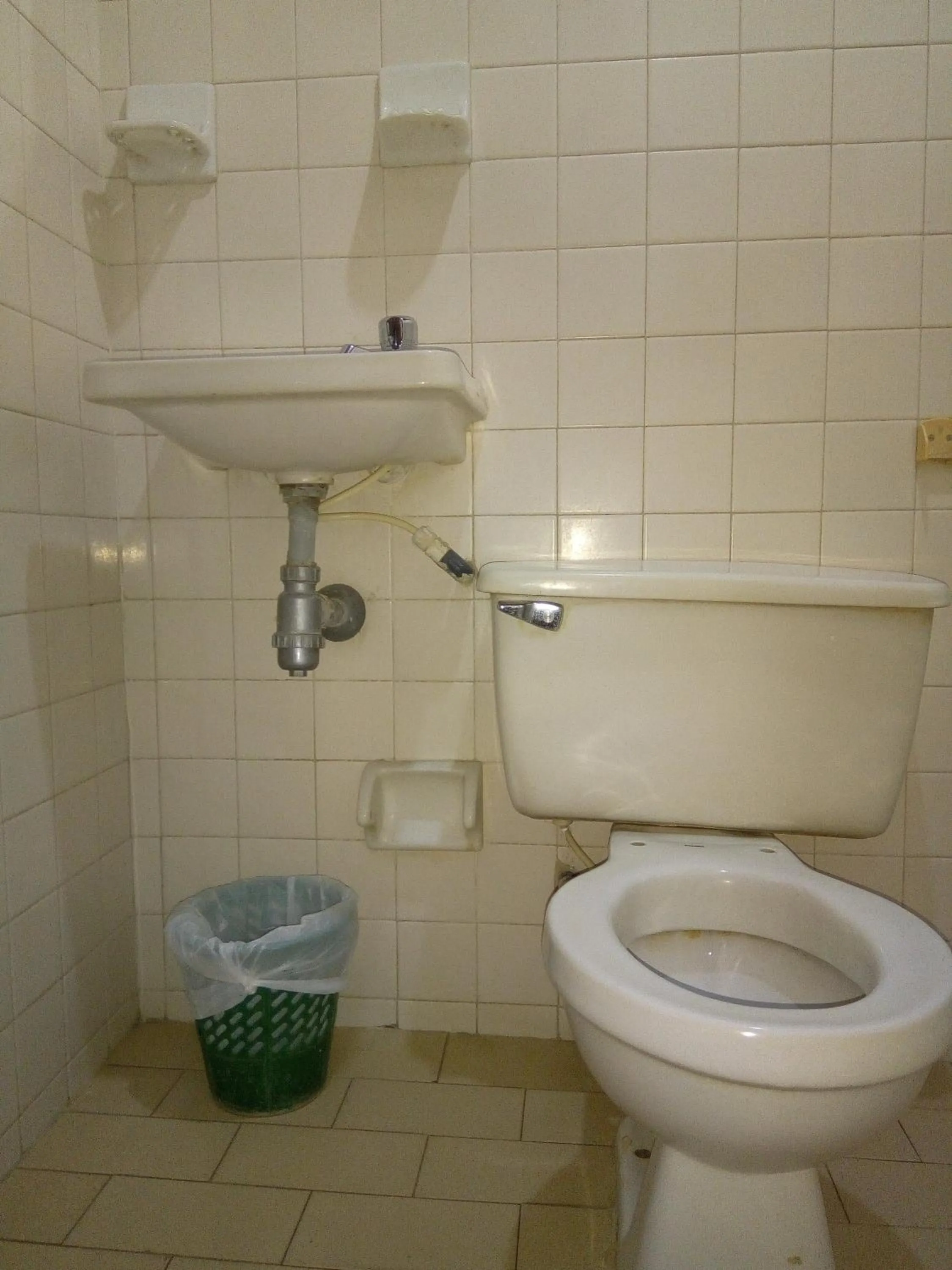 Toilet in HOTEL en MONTERIA CITY