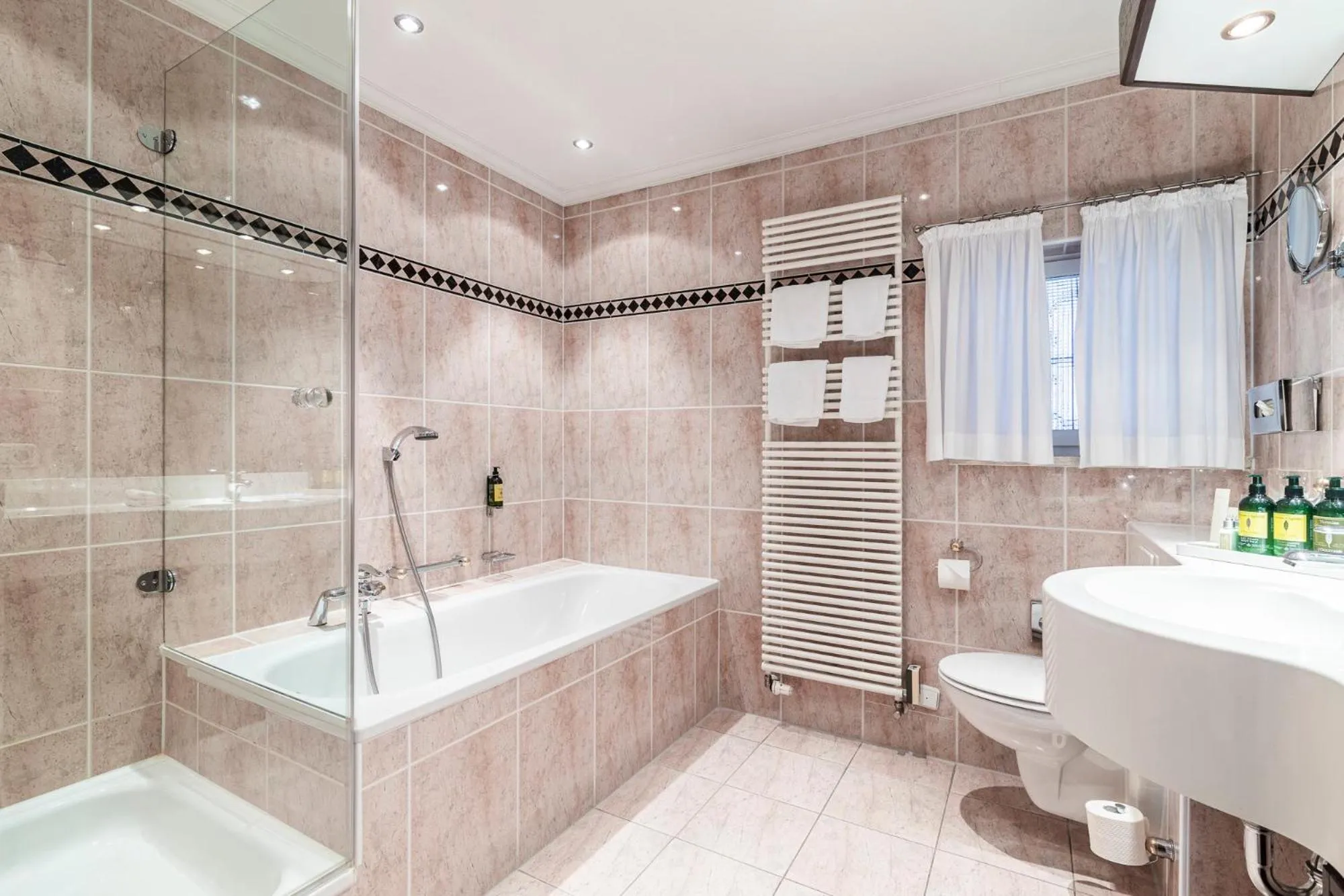 Bathroom in Alpenhof Murnau