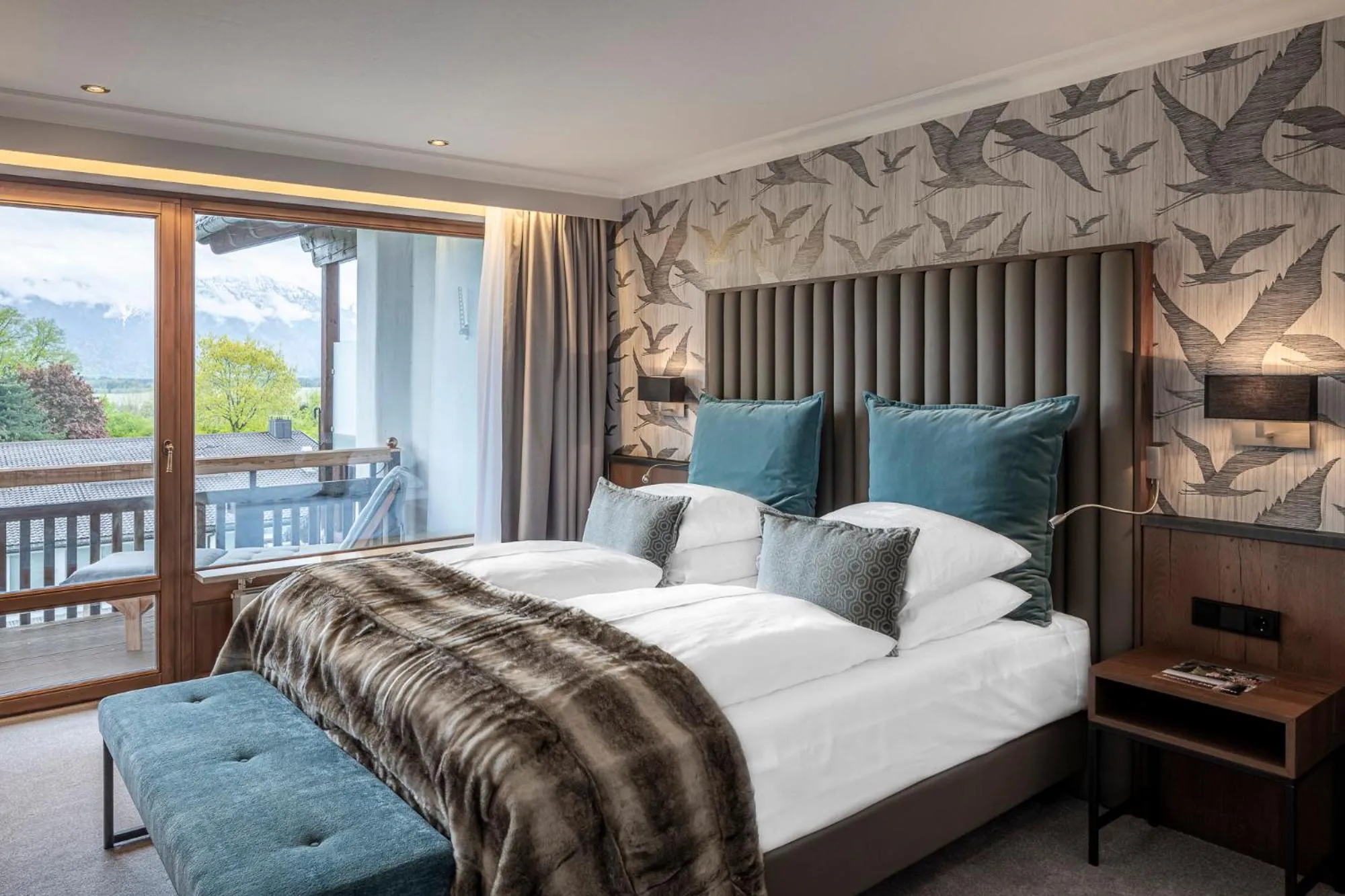 Bedroom, Bed in Alpenhof Murnau