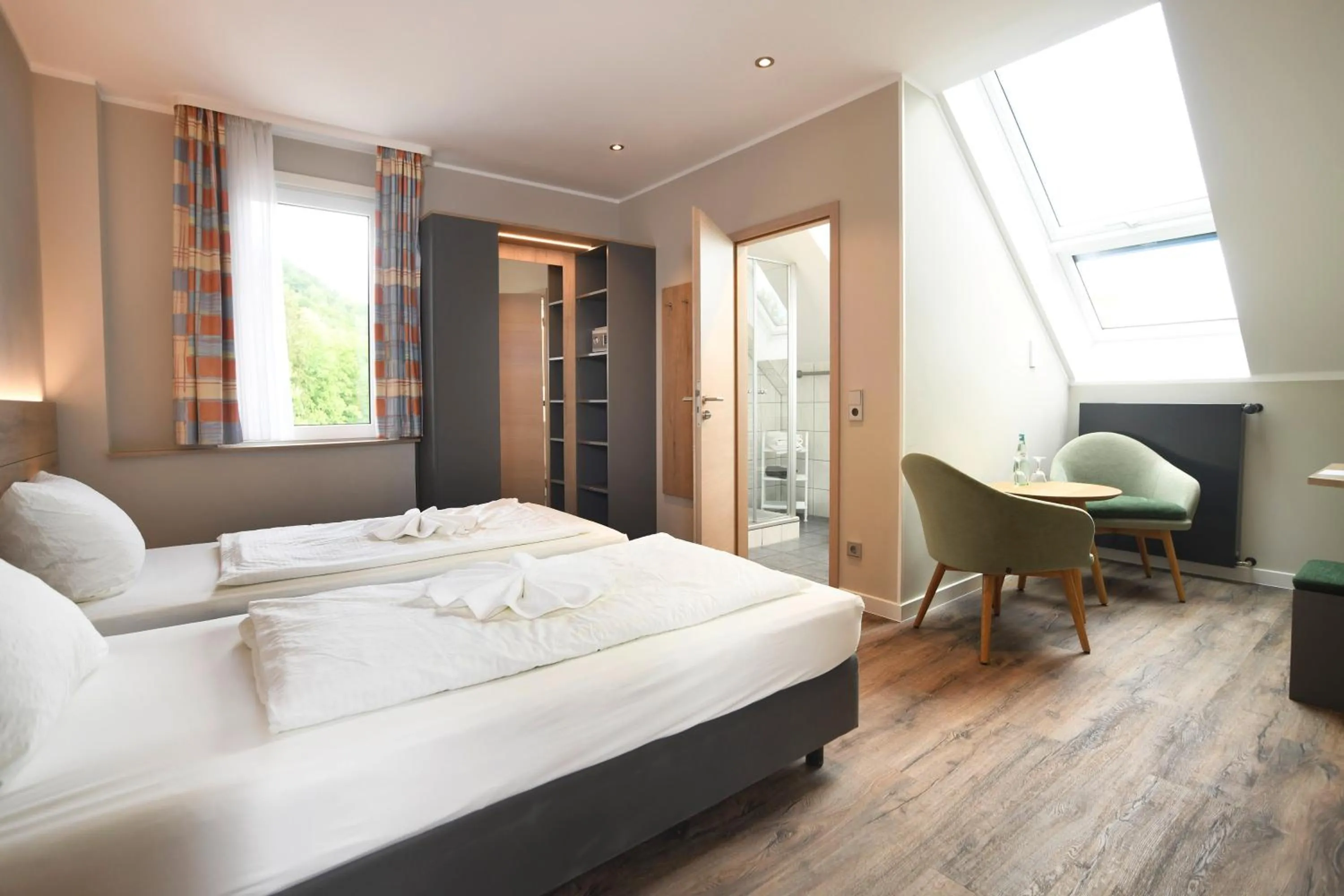 Bathroom, Bed in Hotel Kiekenstein