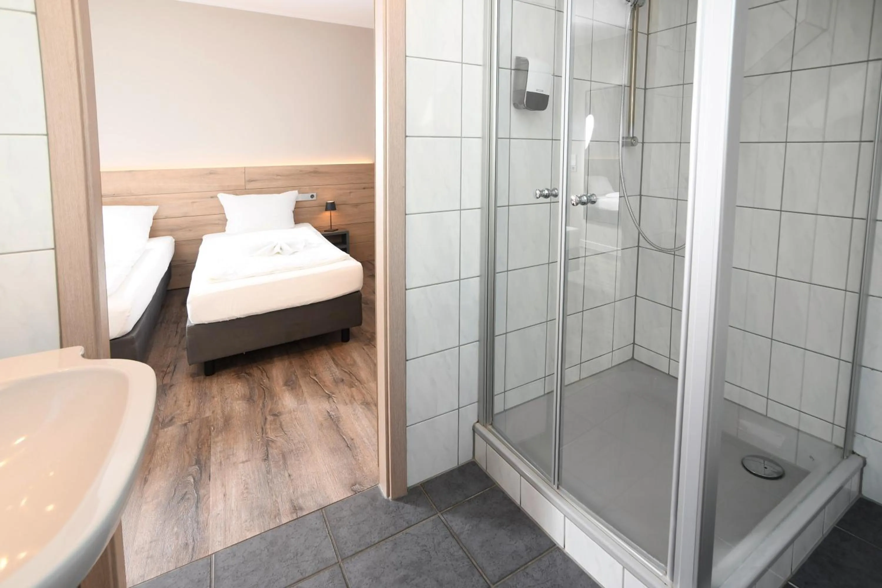 Bathroom, Bed in Hotel Kiekenstein