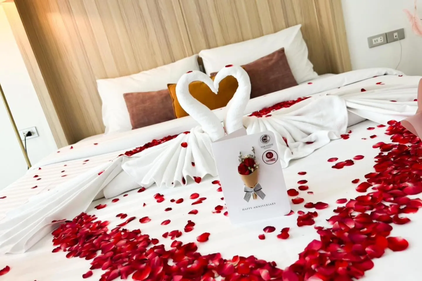 room service, Bed in S2 Hotel - SHA Plus Certified