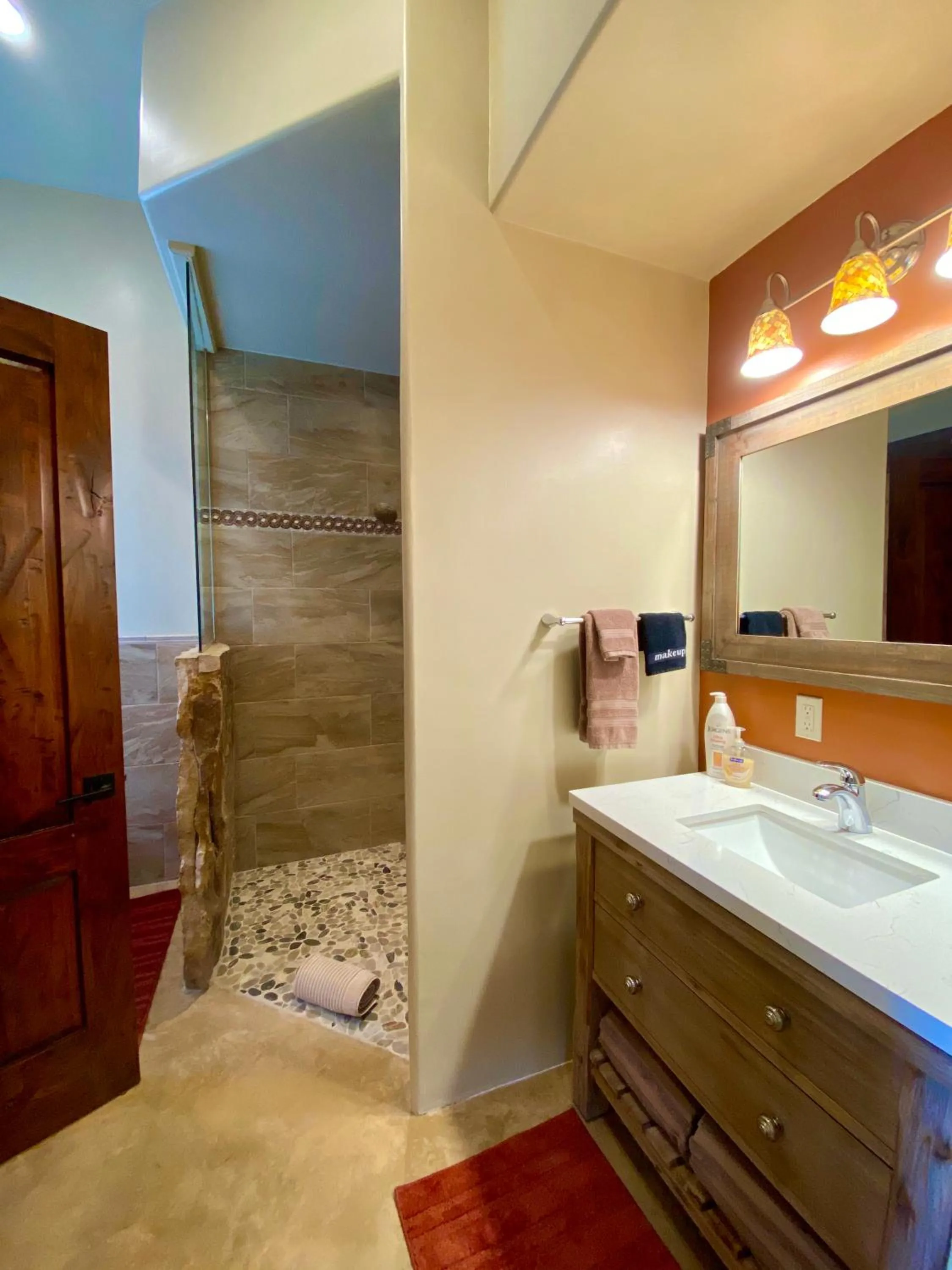 Bathroom in The Grand Hacienda Inn with Breakfast