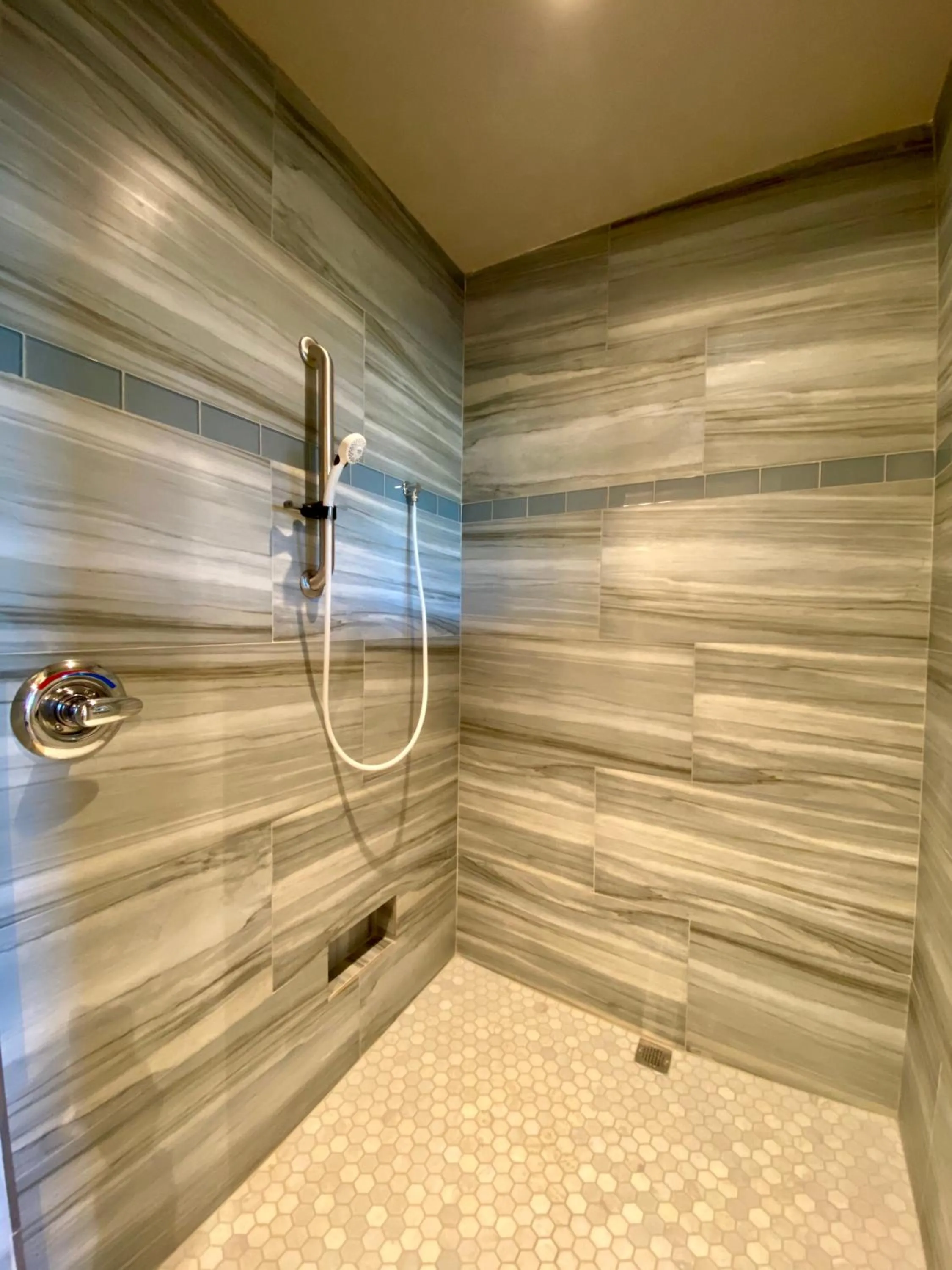 Shower in The Grand Hacienda Inn with Breakfast