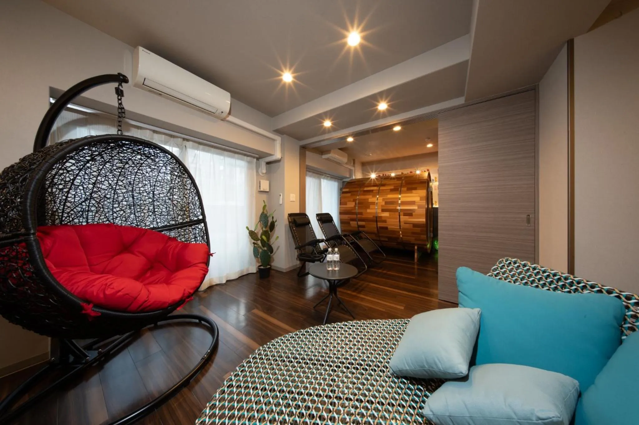 Photo of the whole room in Doutonbori Crystal Exe