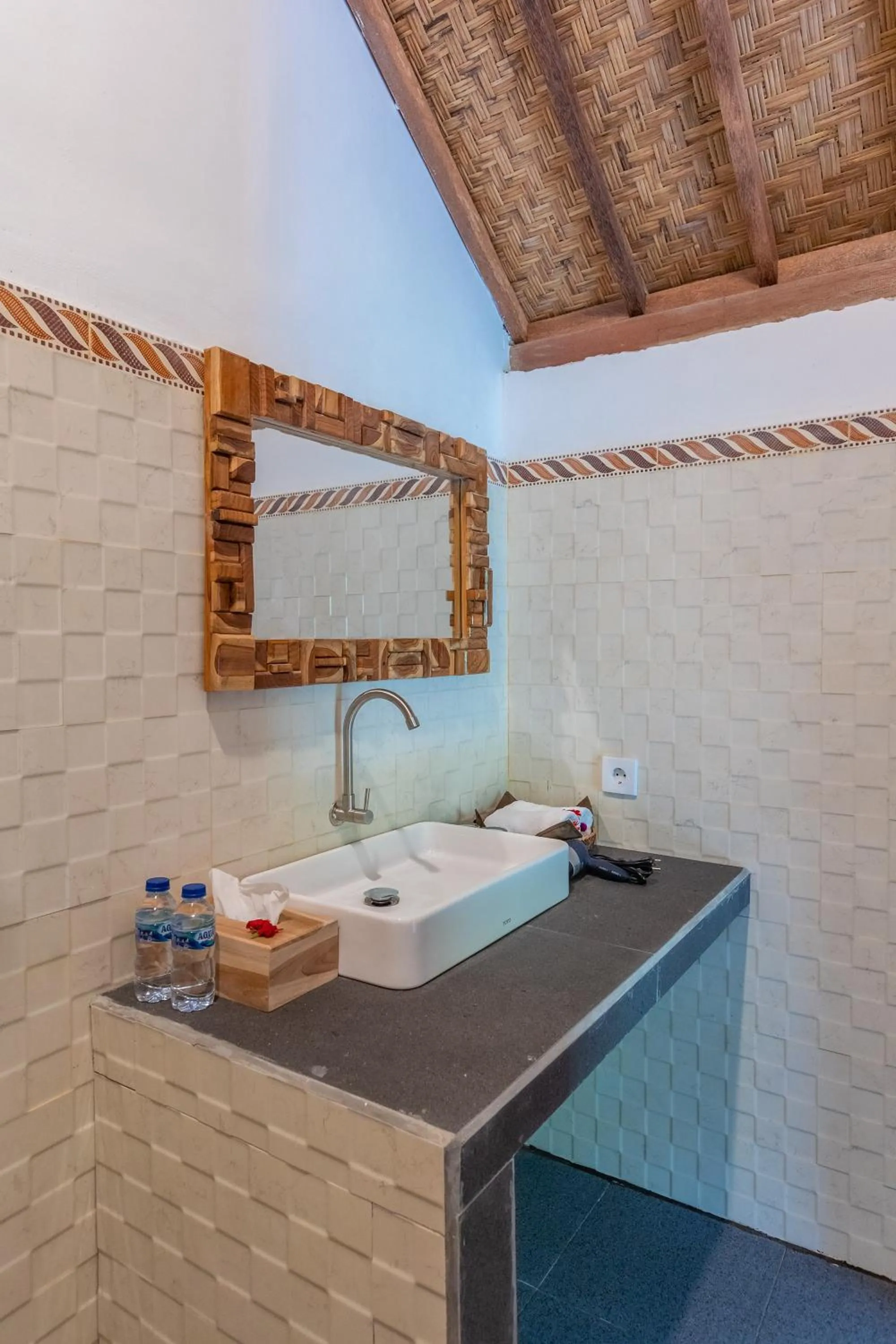 Bathroom in Penida Sunset Ocean View Bungalows