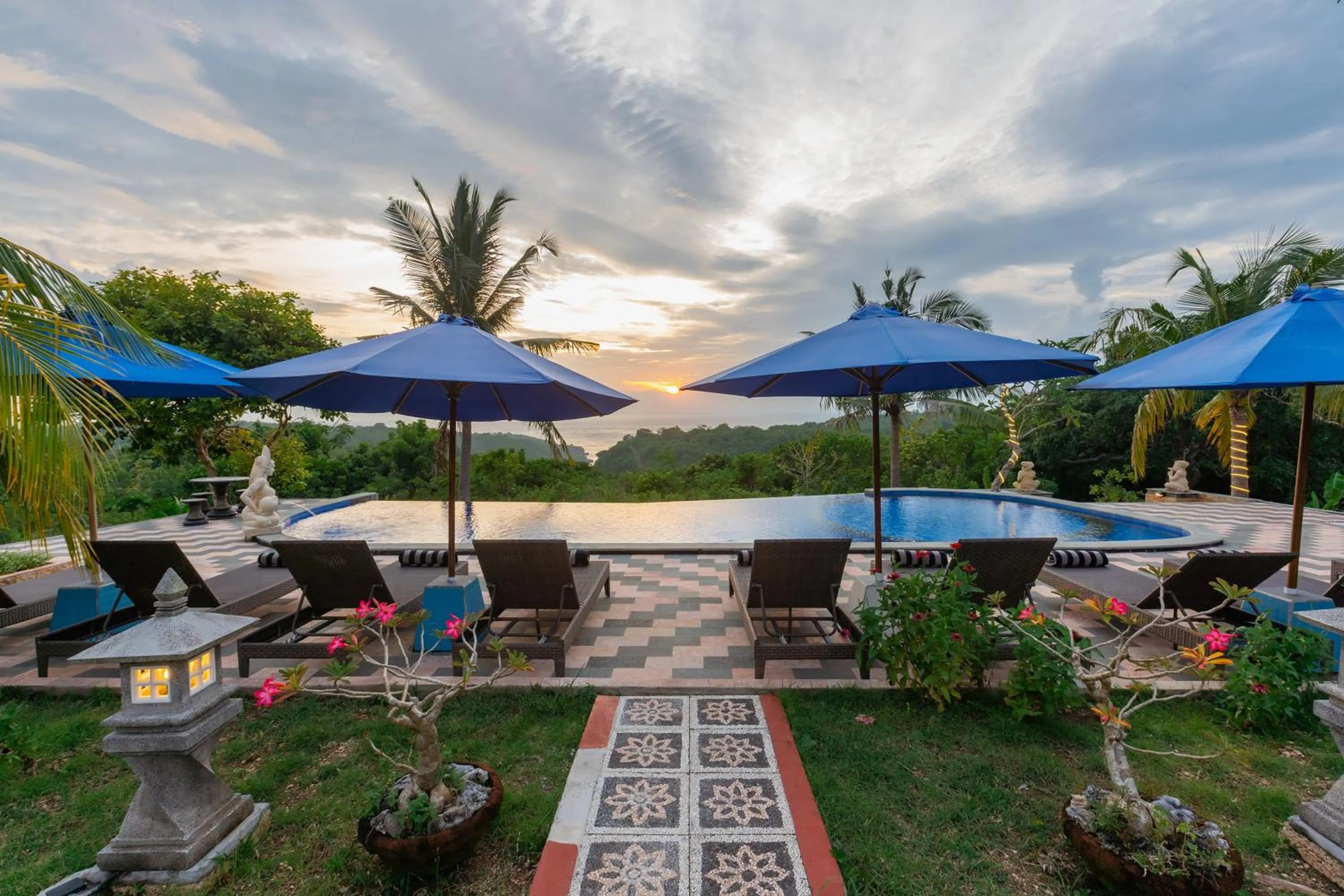Swimming pool in Penida Sunset Ocean View Bungalows