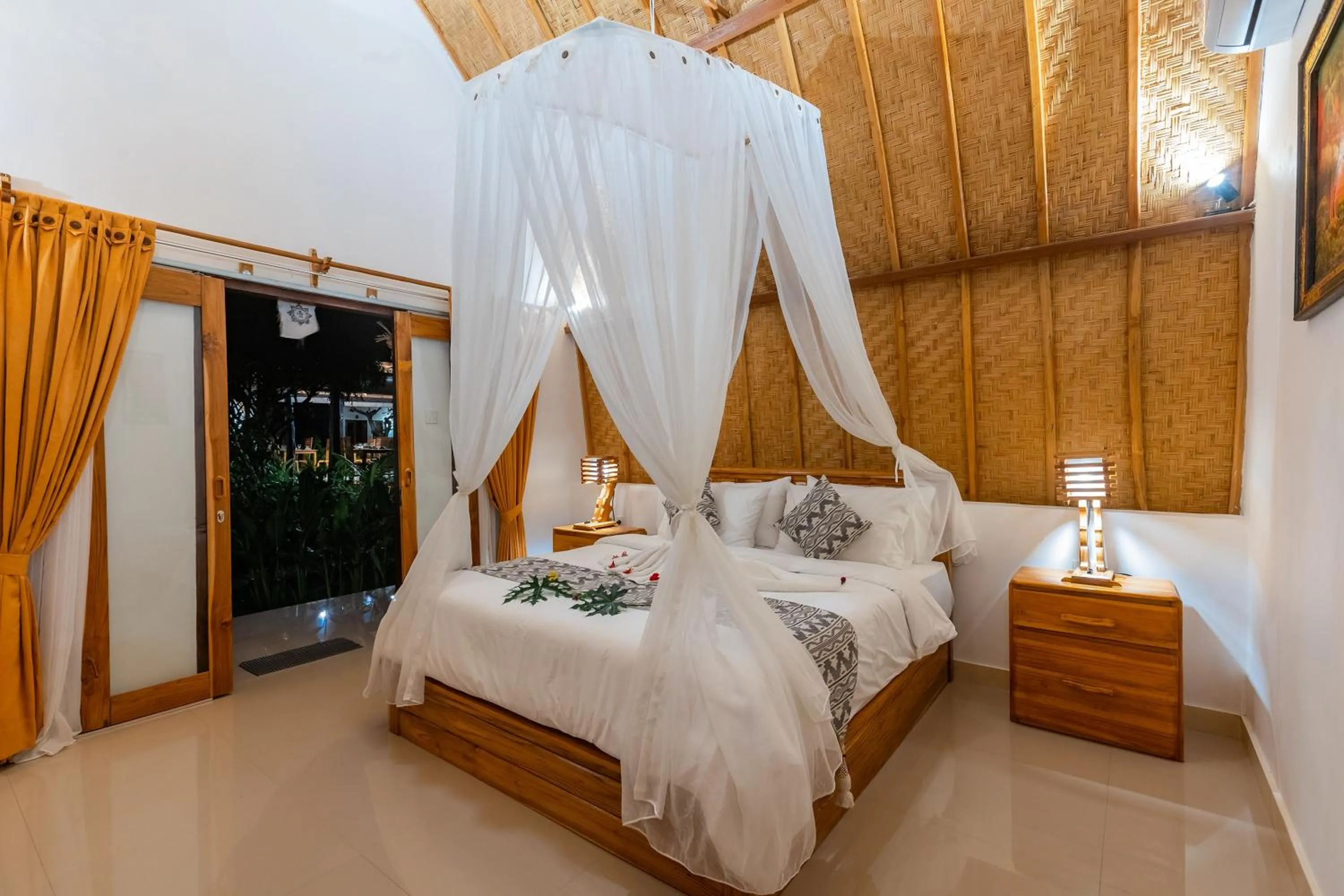 Bed in Penida Sunset Ocean View Bungalows