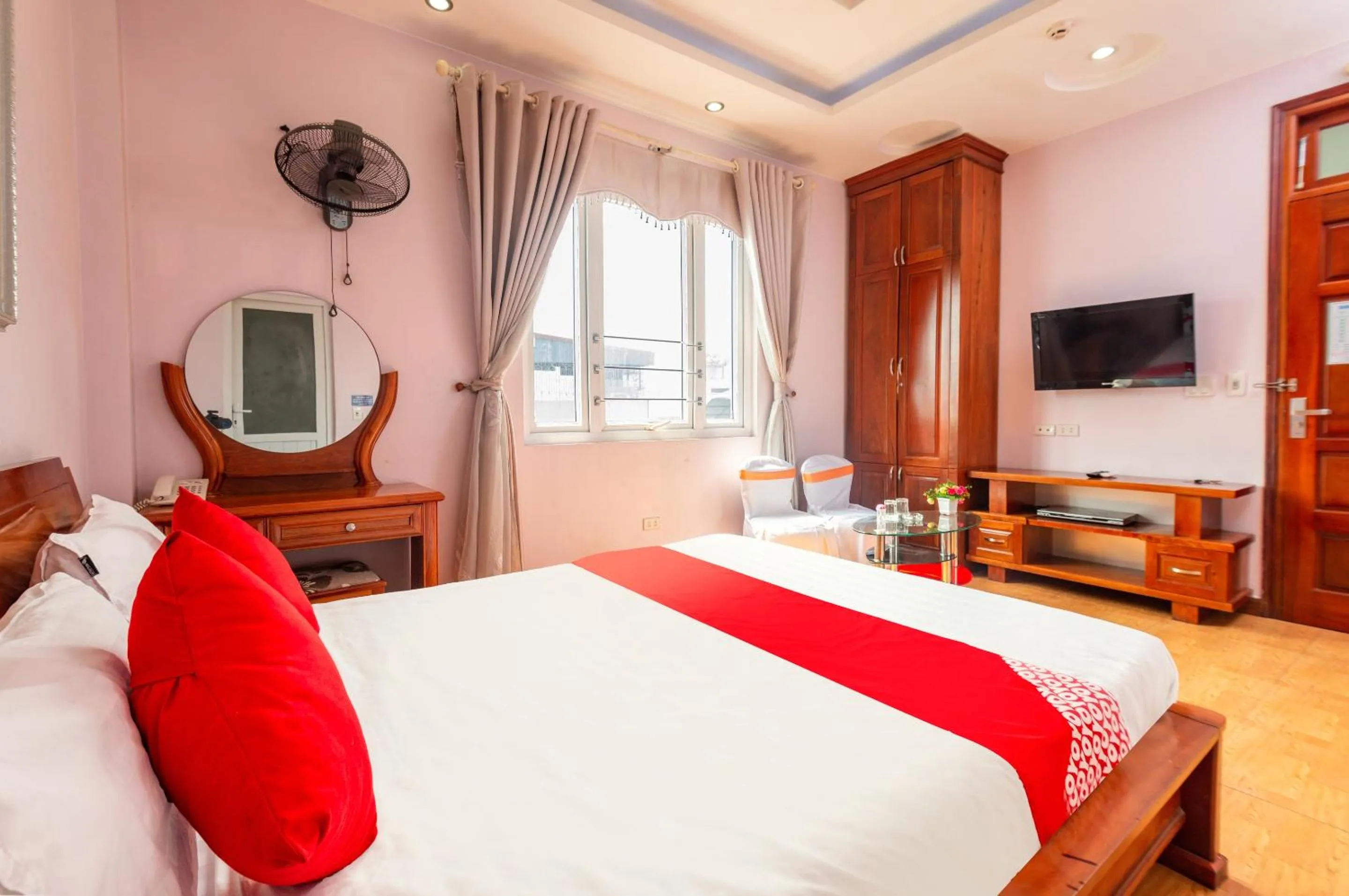 Bedroom in OYO 887 Star Hotel