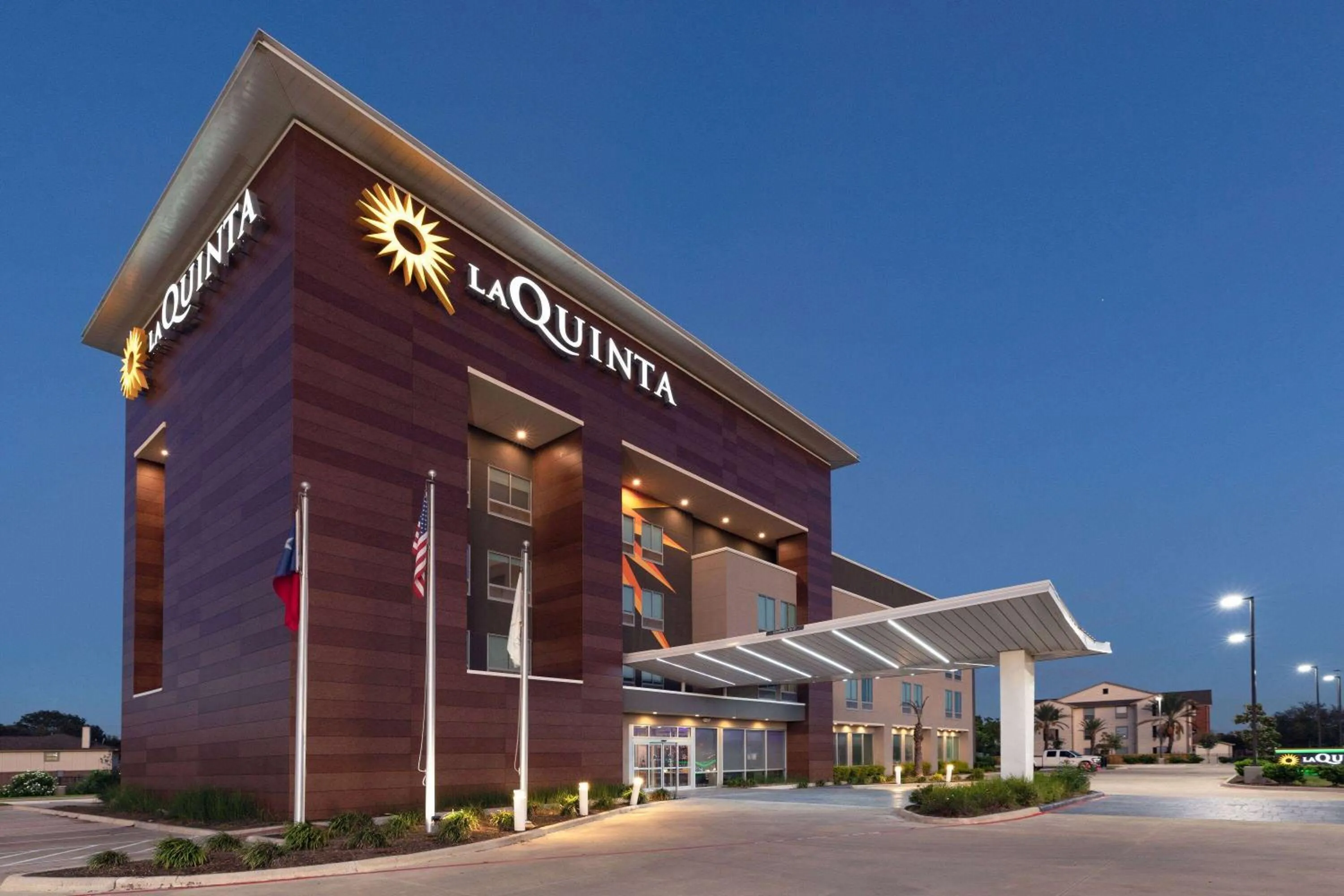 Property building in La Quinta Inn & Suites by Wyndham Texas City I 45