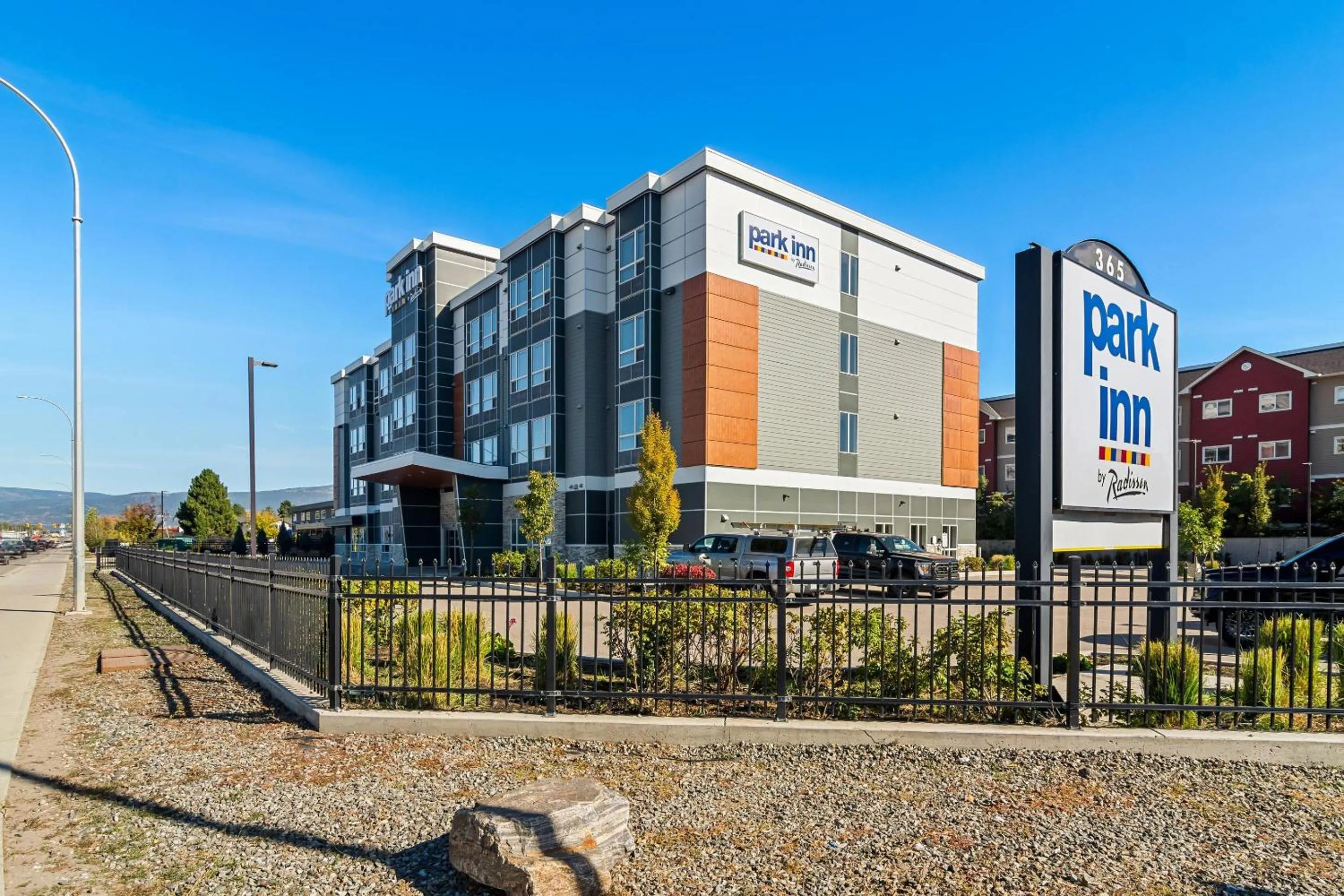 Property building in Park Inn by Radisson, Kelowna