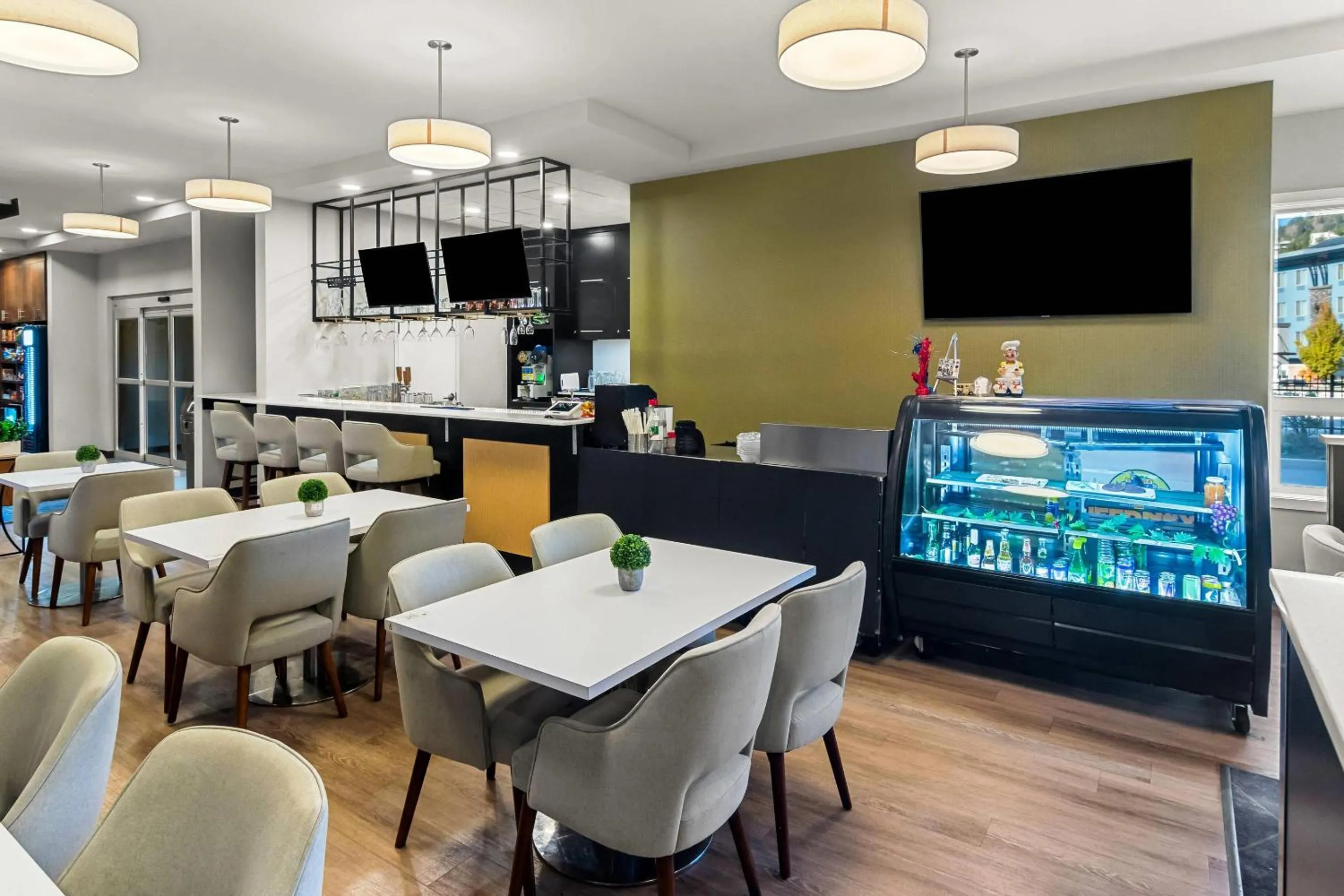 Breakfast in Park Inn by Radisson, Kelowna