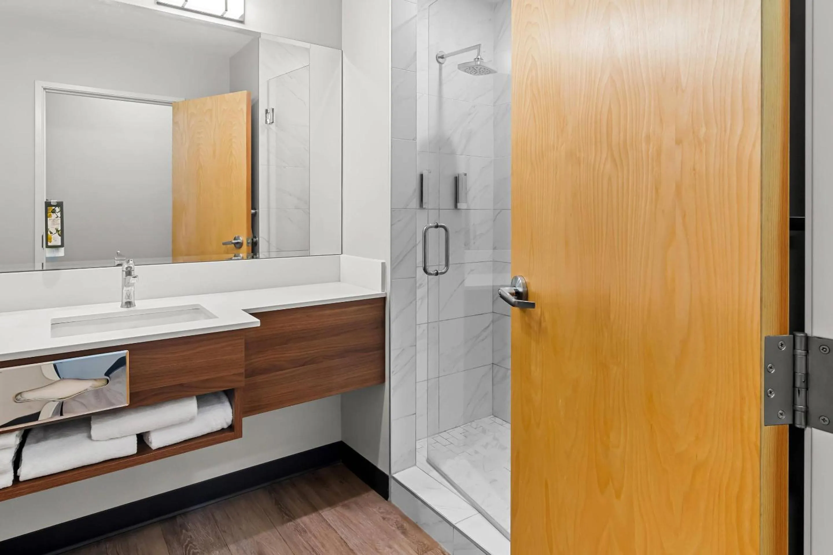 Bedroom in Park Inn by Radisson, Kelowna