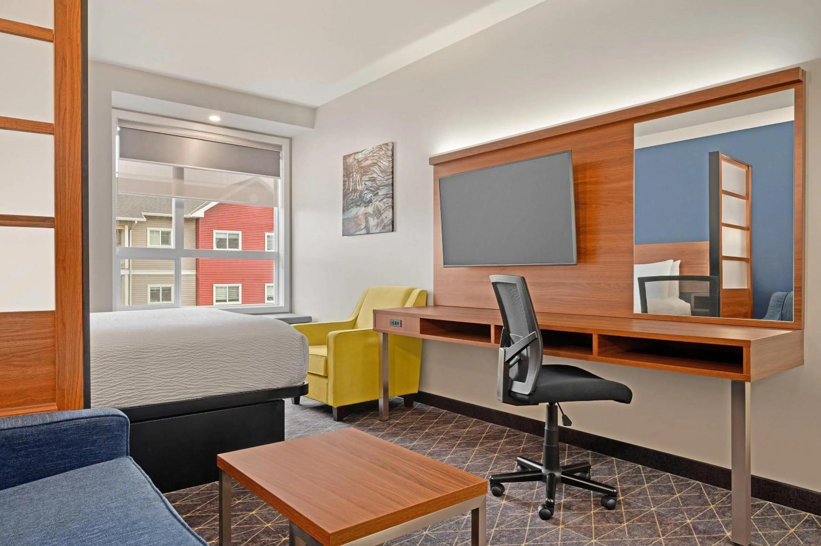 Bedroom, Bed in Park Inn by Radisson, Kelowna