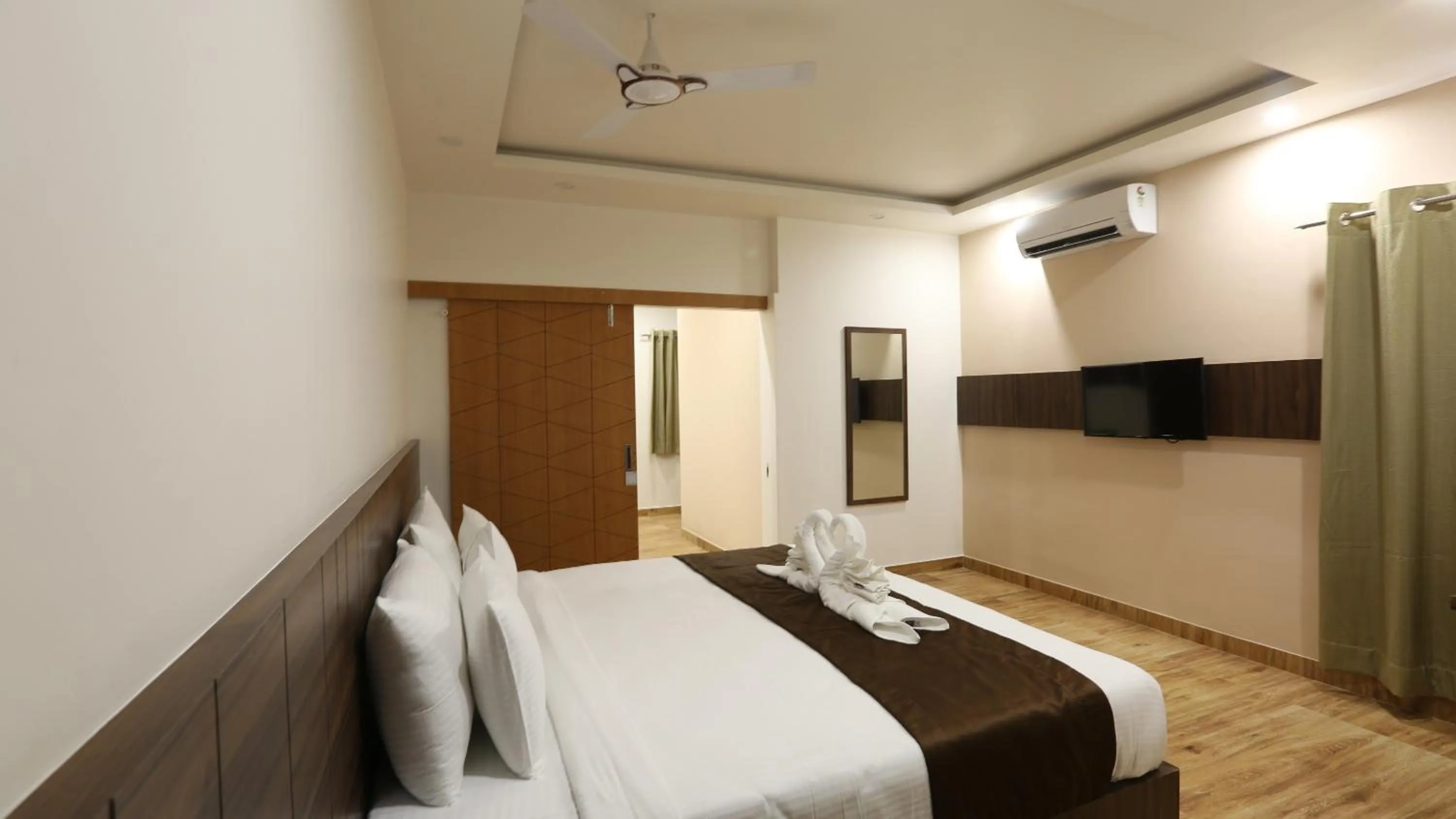 Bed in The Ventura Grand Hotel