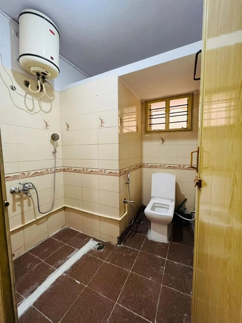 Shower in The Ventura Grand Hotel