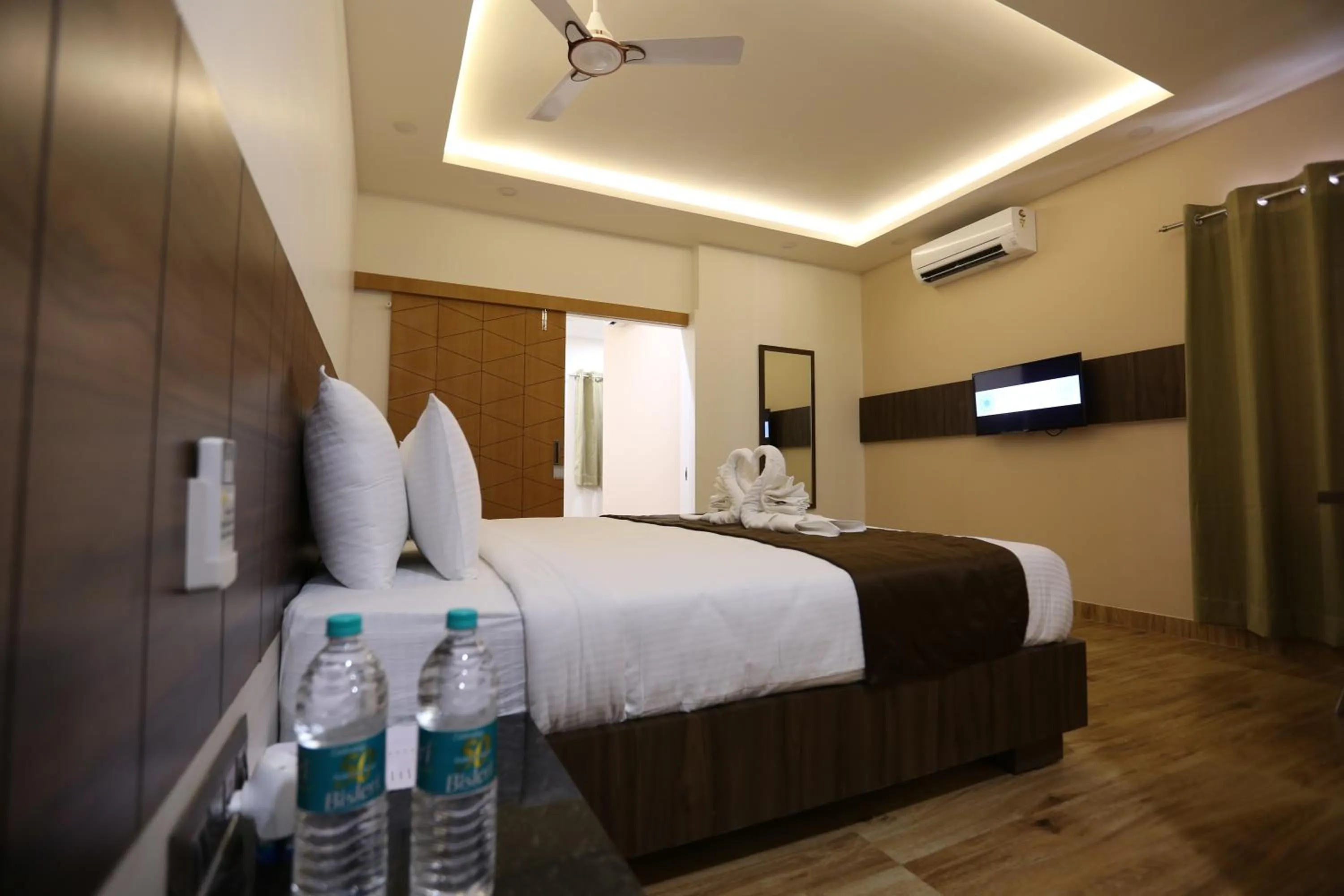 Bed in The Ventura Grand Hotel