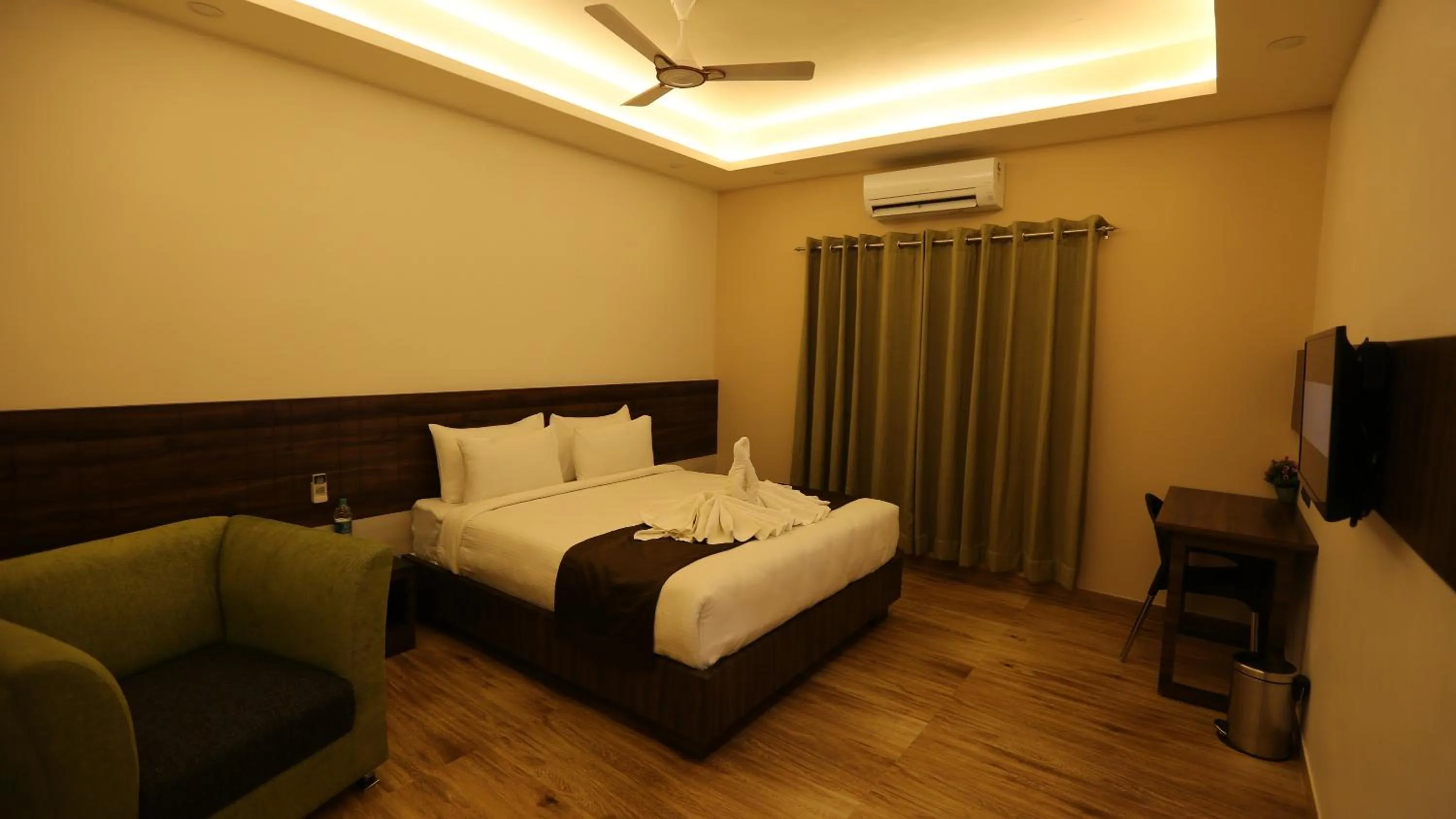 Bed in The Ventura Grand Hotel