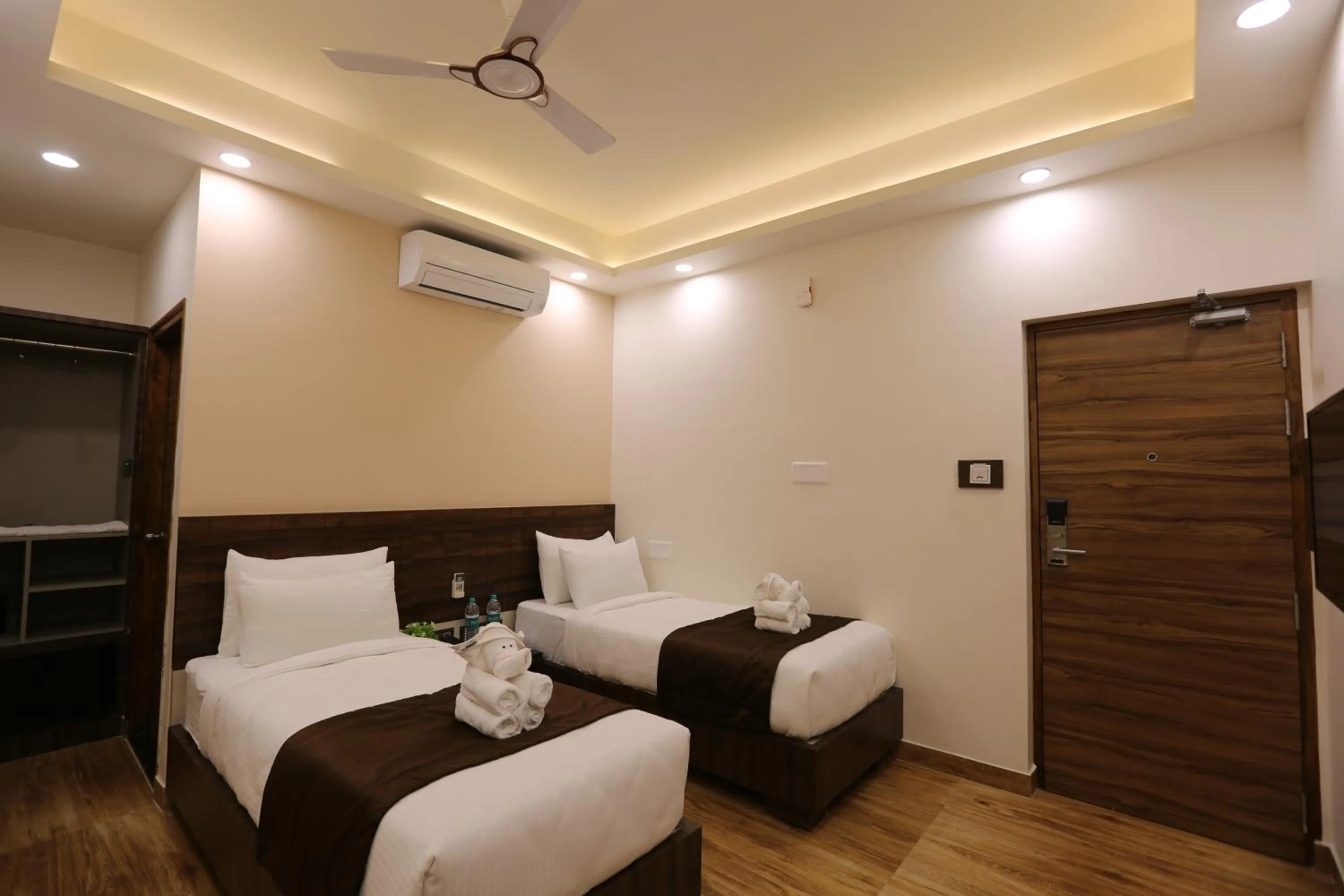 Photo of the whole room, Bed in The Ventura Grand Hotel