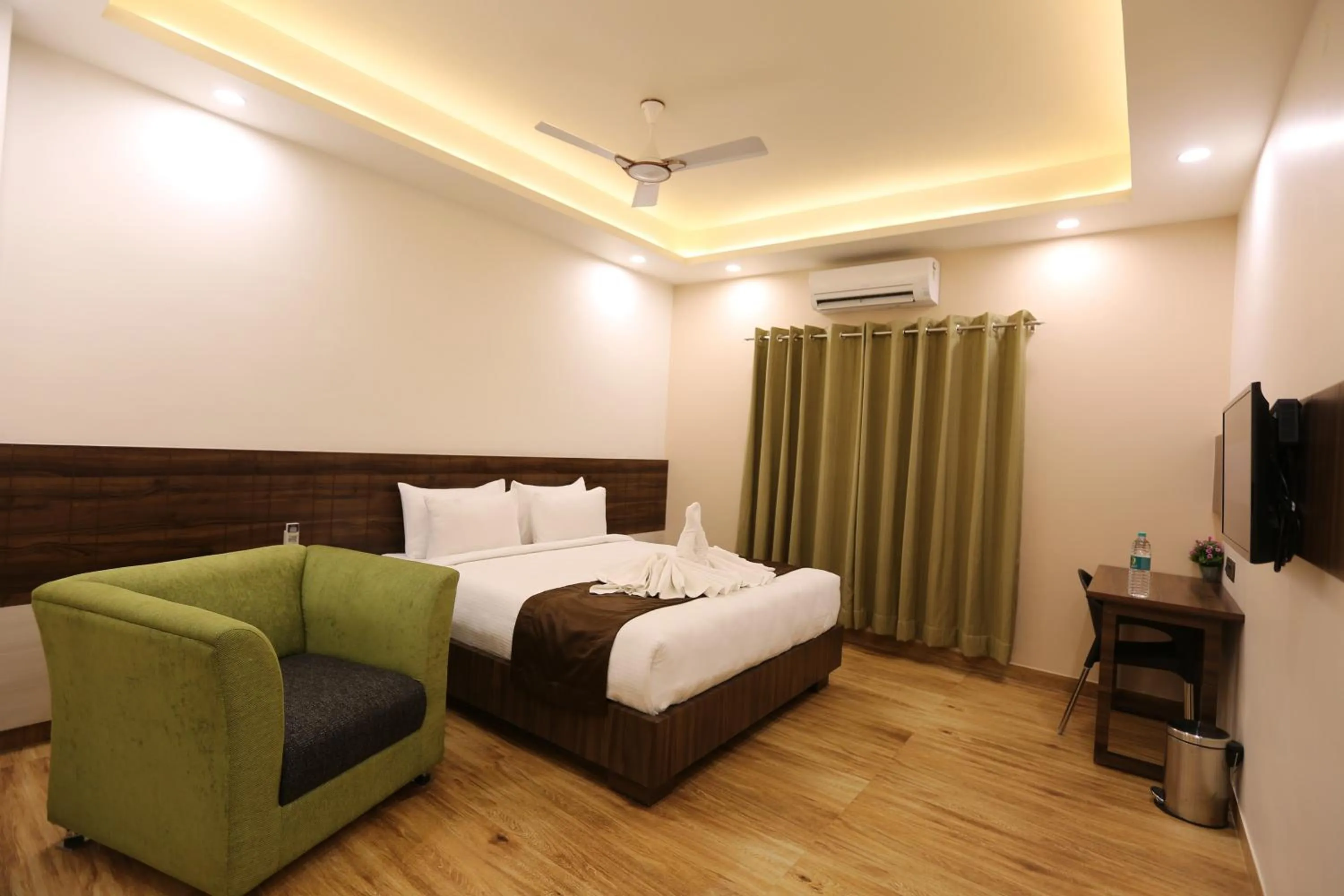 Bed in The Ventura Grand Hotel