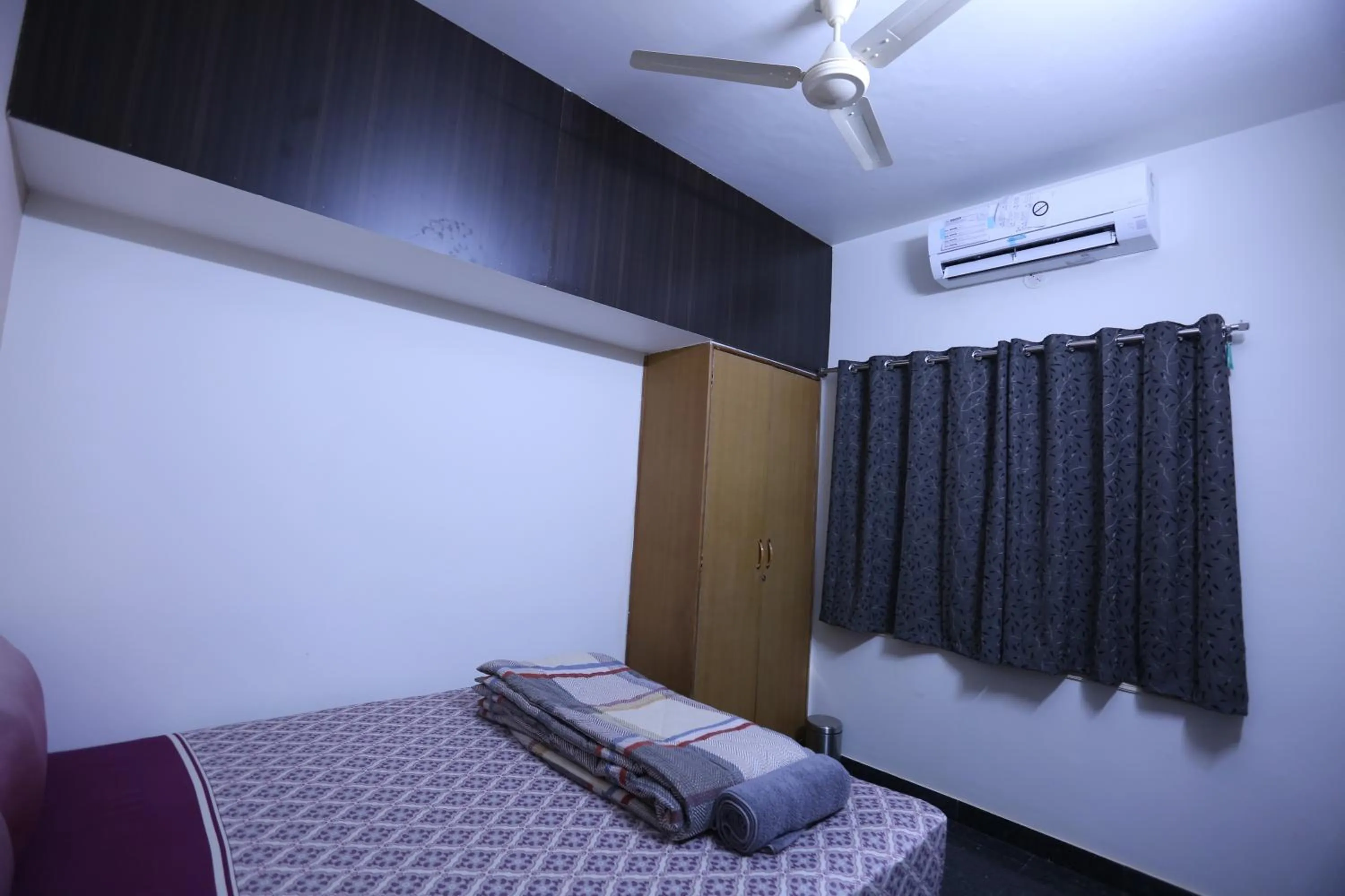 Photo of the whole room, Bed in The Ventura Grand Hotel