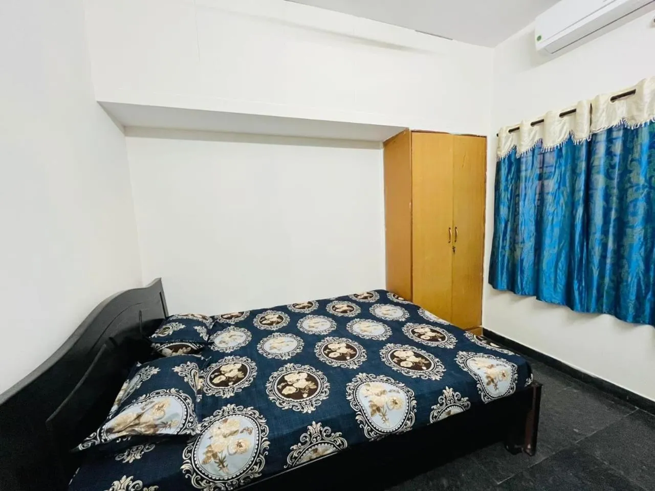 Bedroom, Bed in The Ventura Grand Hotel