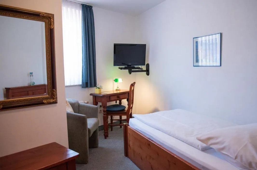 Bed in Mahlzeit - Hotel Brauhaus Weyhausen - Keramikstudio