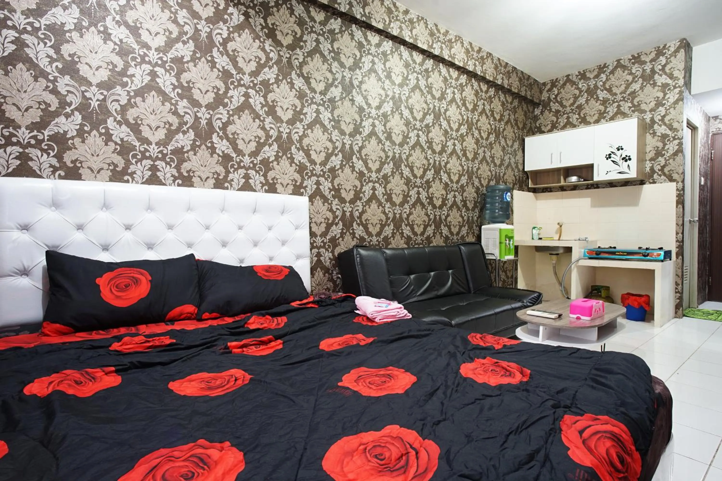 Kitchen or kitchenette, Bed in City Park Apartment by Anita