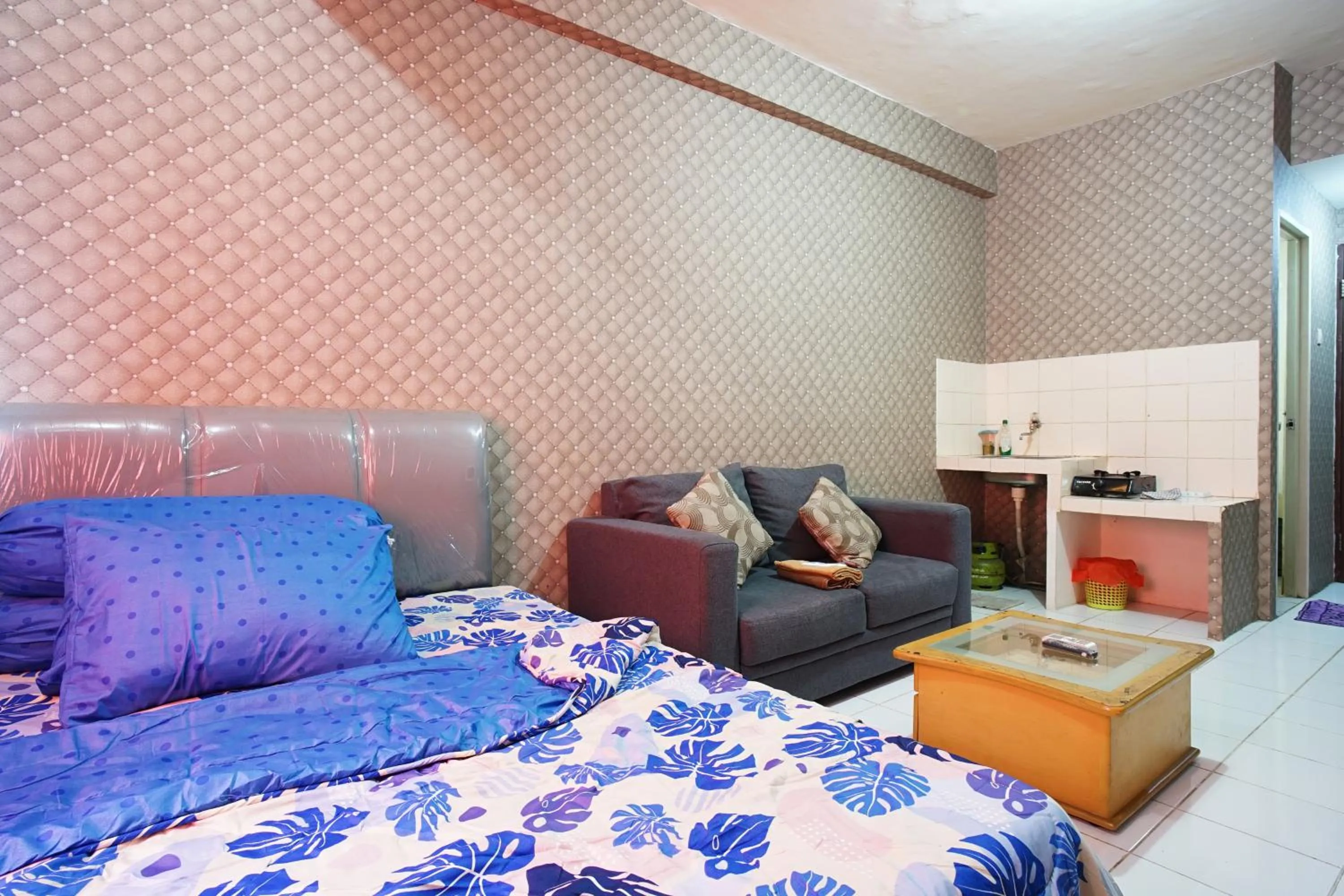 Kitchen or kitchenette, Bed in City Park Apartment by Anita