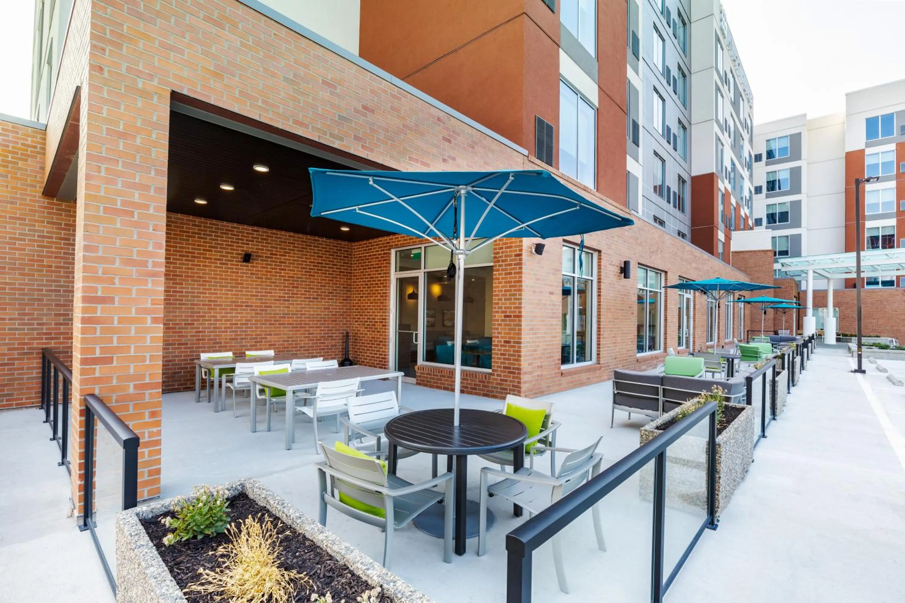 Patio in Hyatt Place Kelowna