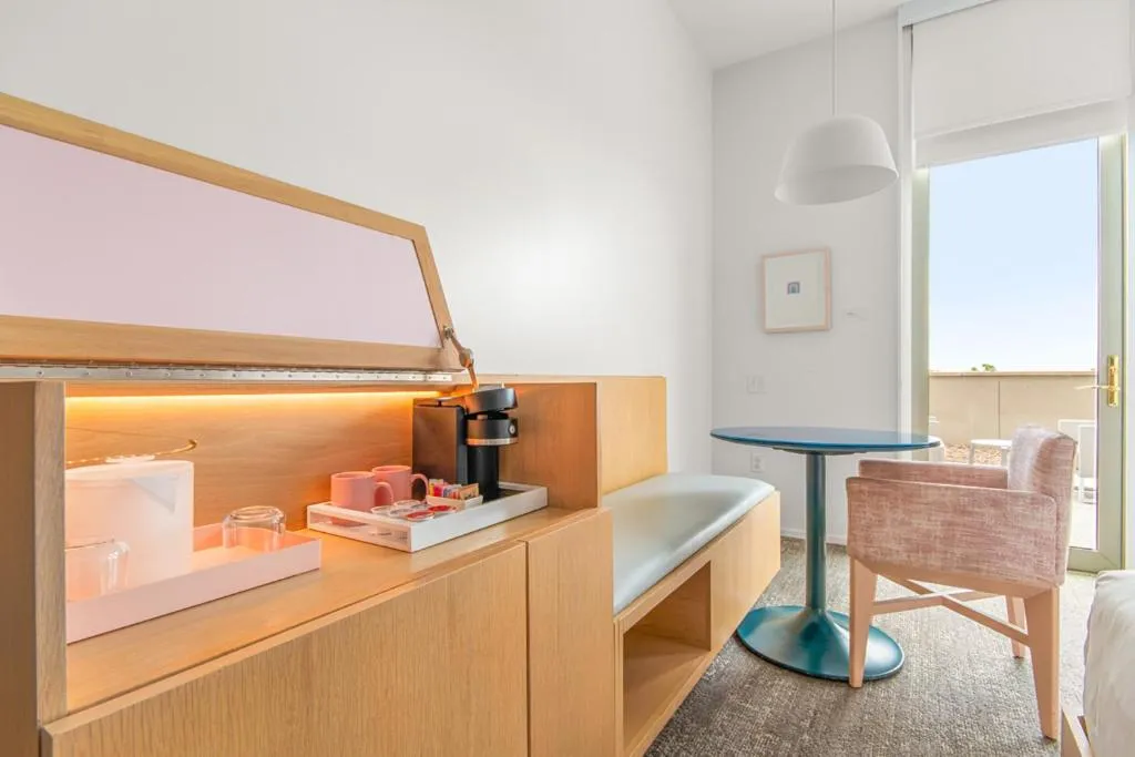 Coffee/tea facilities in The Doyle Hotel