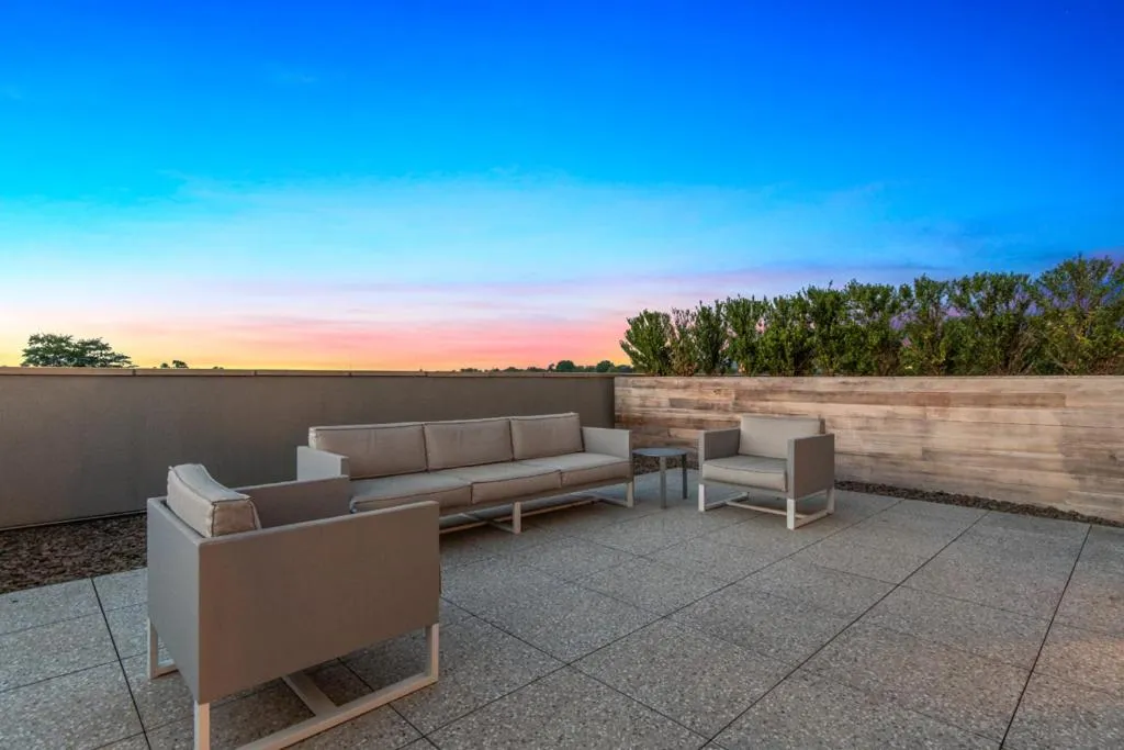 Patio in The Doyle Hotel