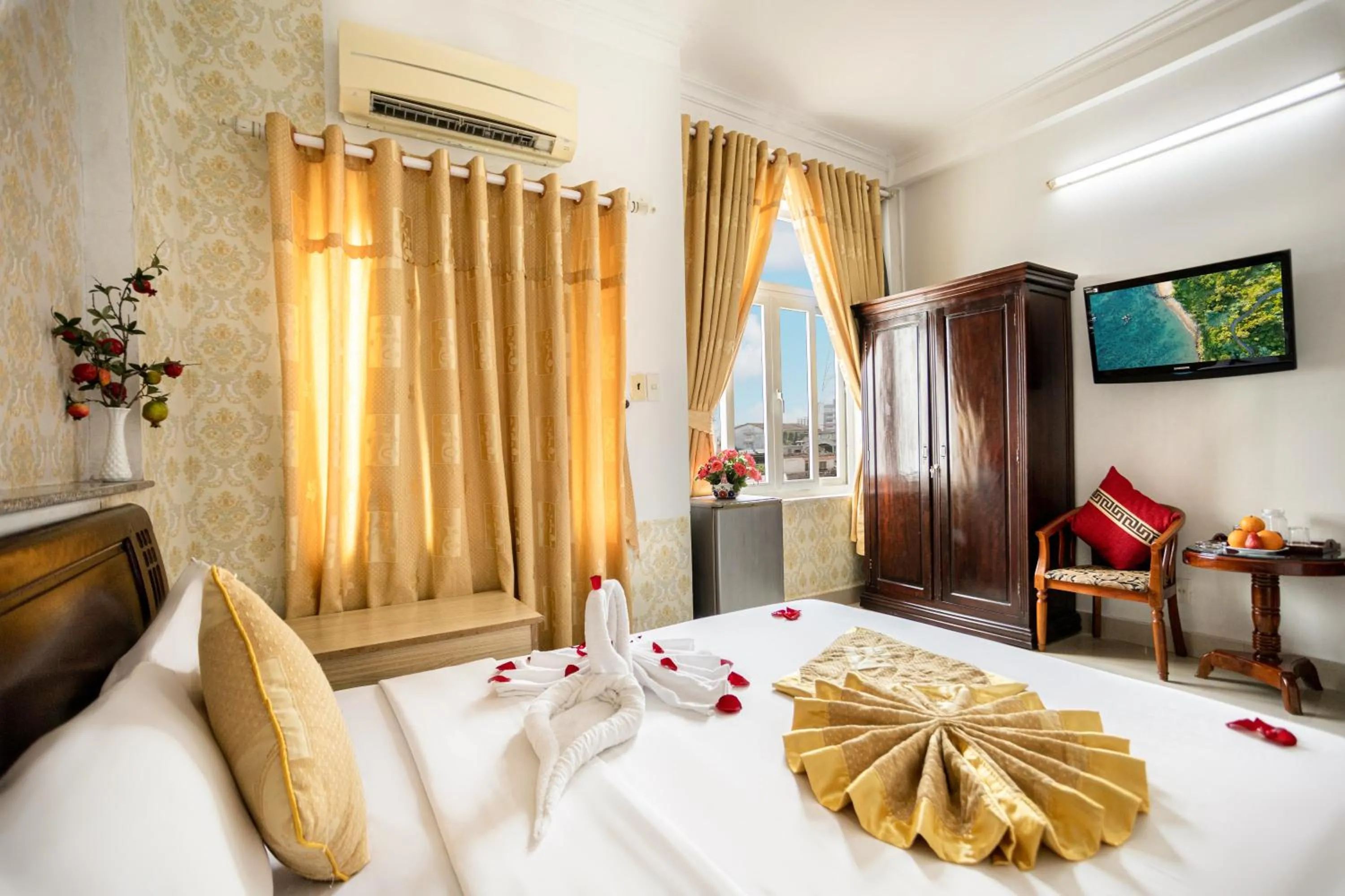 Bed in Hue Harmony Hotel