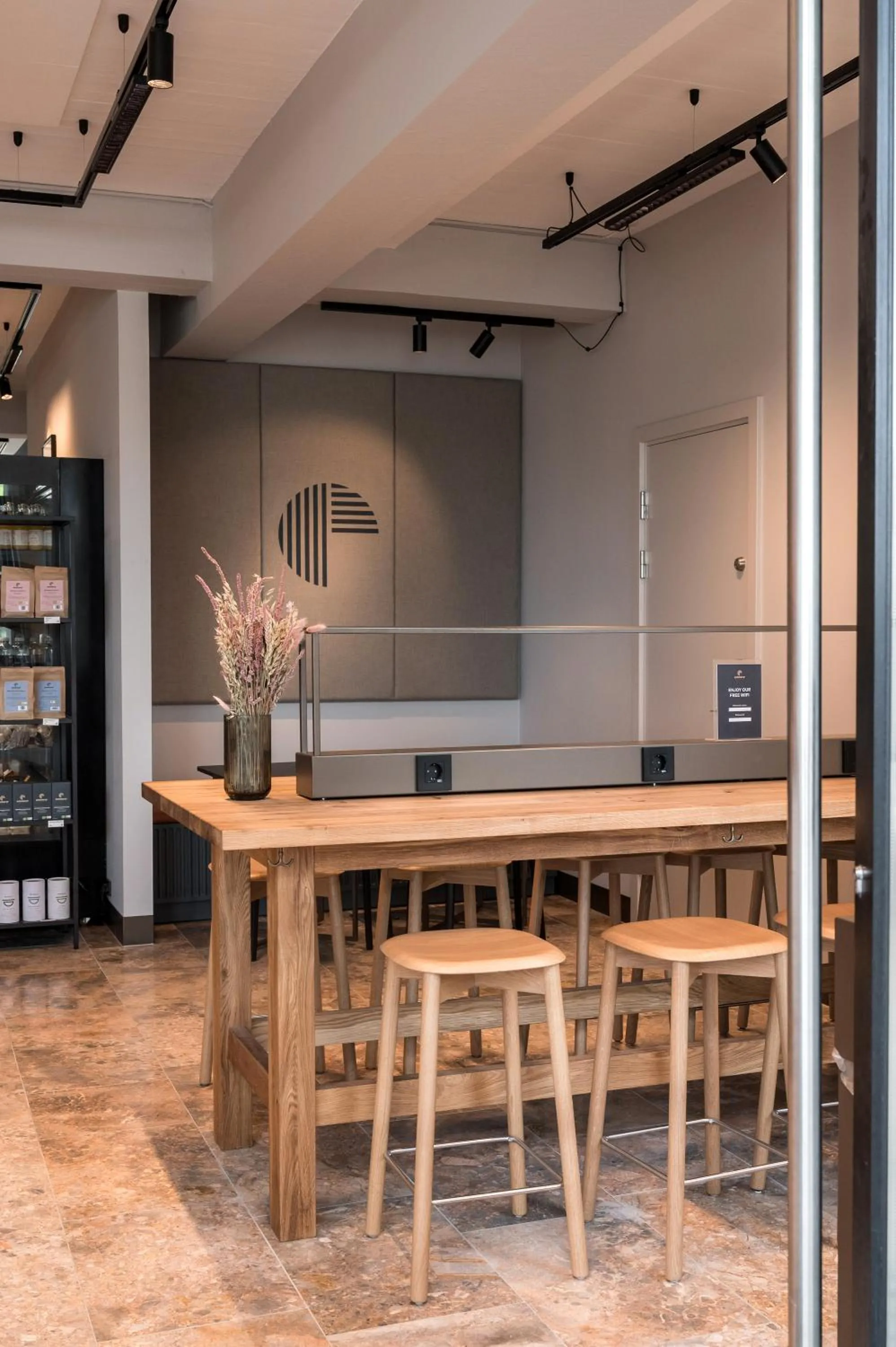 Restaurant/places to eat in The Pier apartments by Daniel&Jacob's