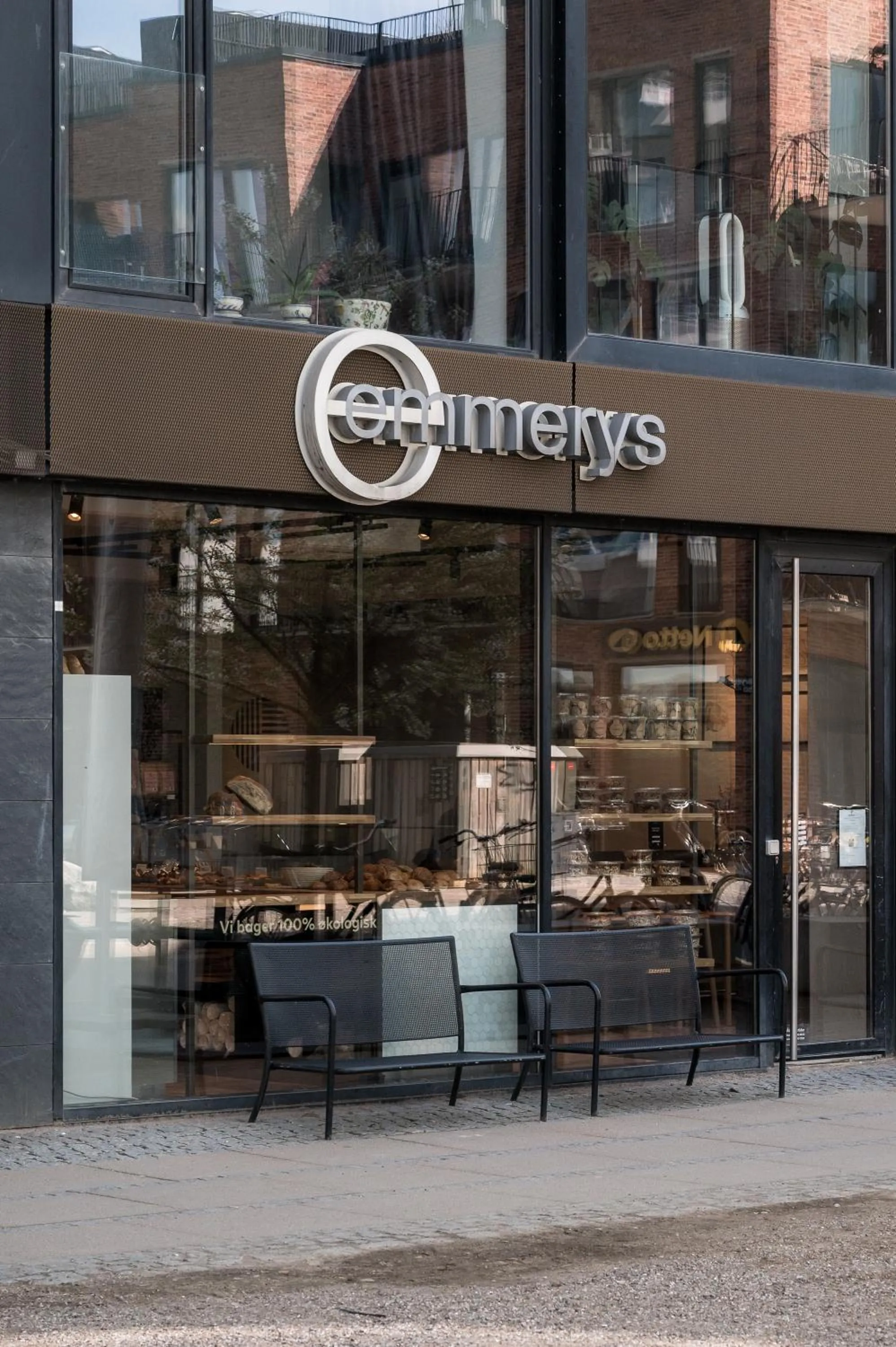 Restaurant/places to eat in The Pier apartments by Daniel&Jacob's