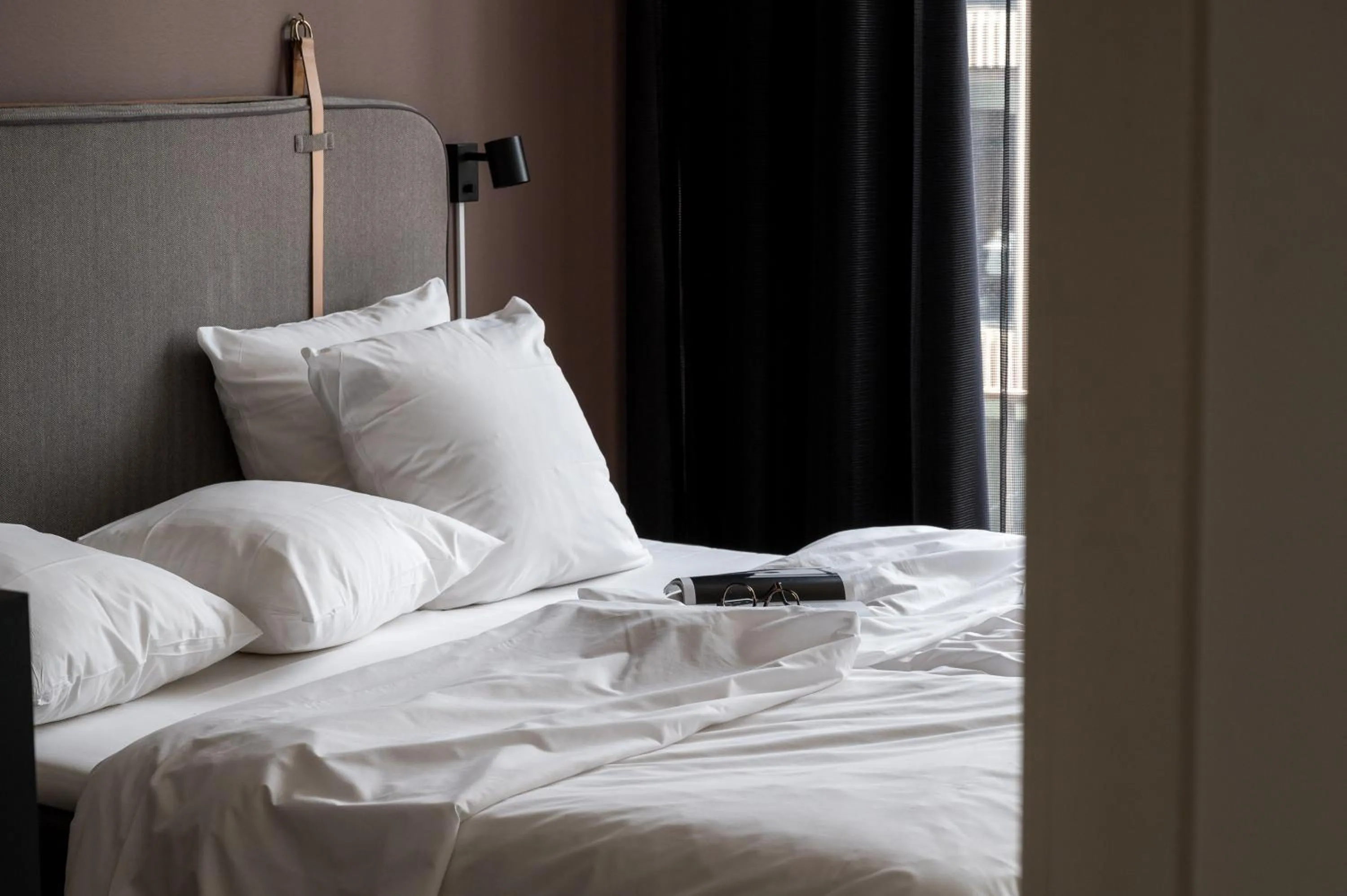 Bedroom, Bed in The Pier apartments by Daniel&Jacob's