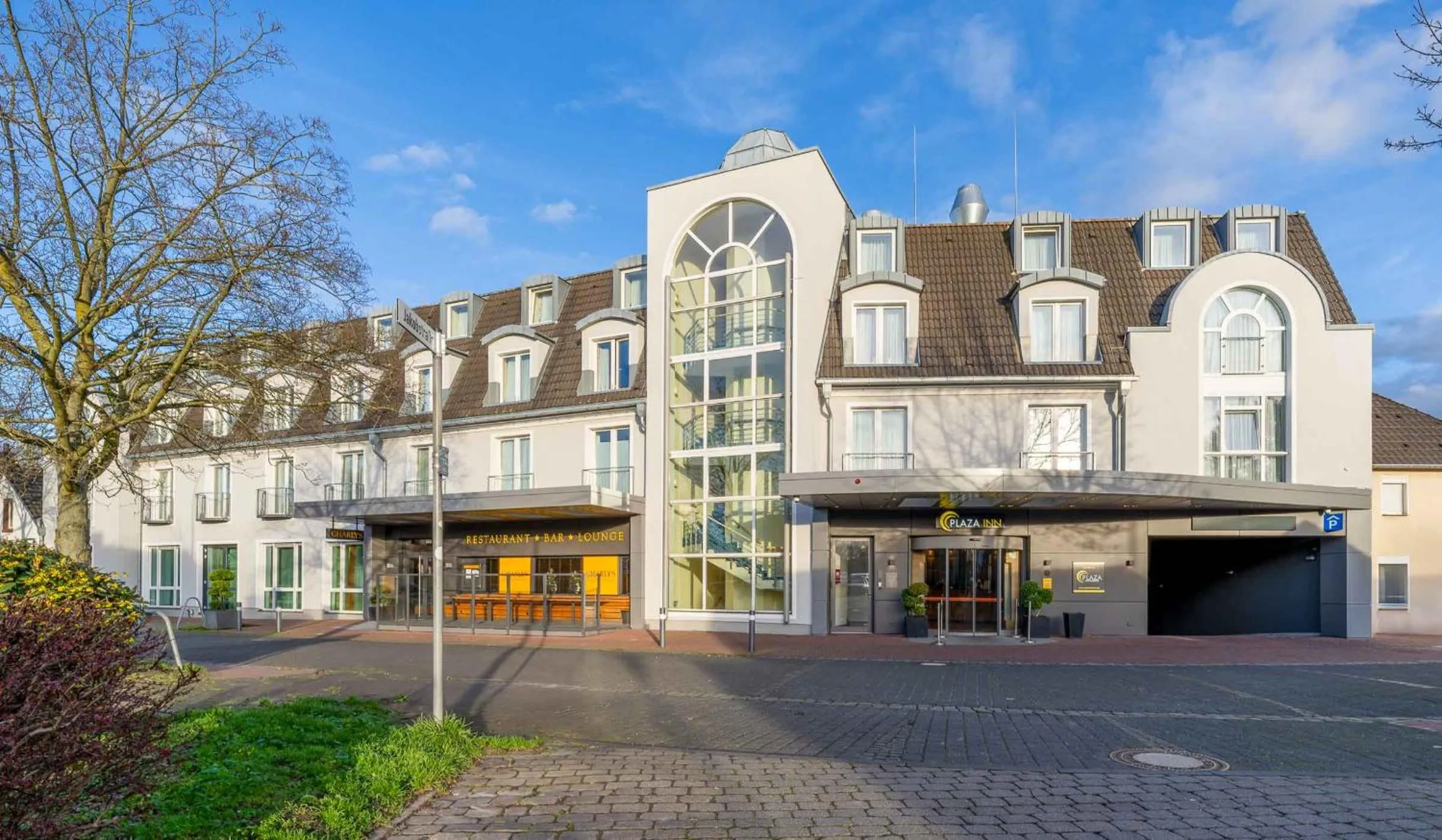 Facade/entrance in PLAZA INN Köln Pulheim