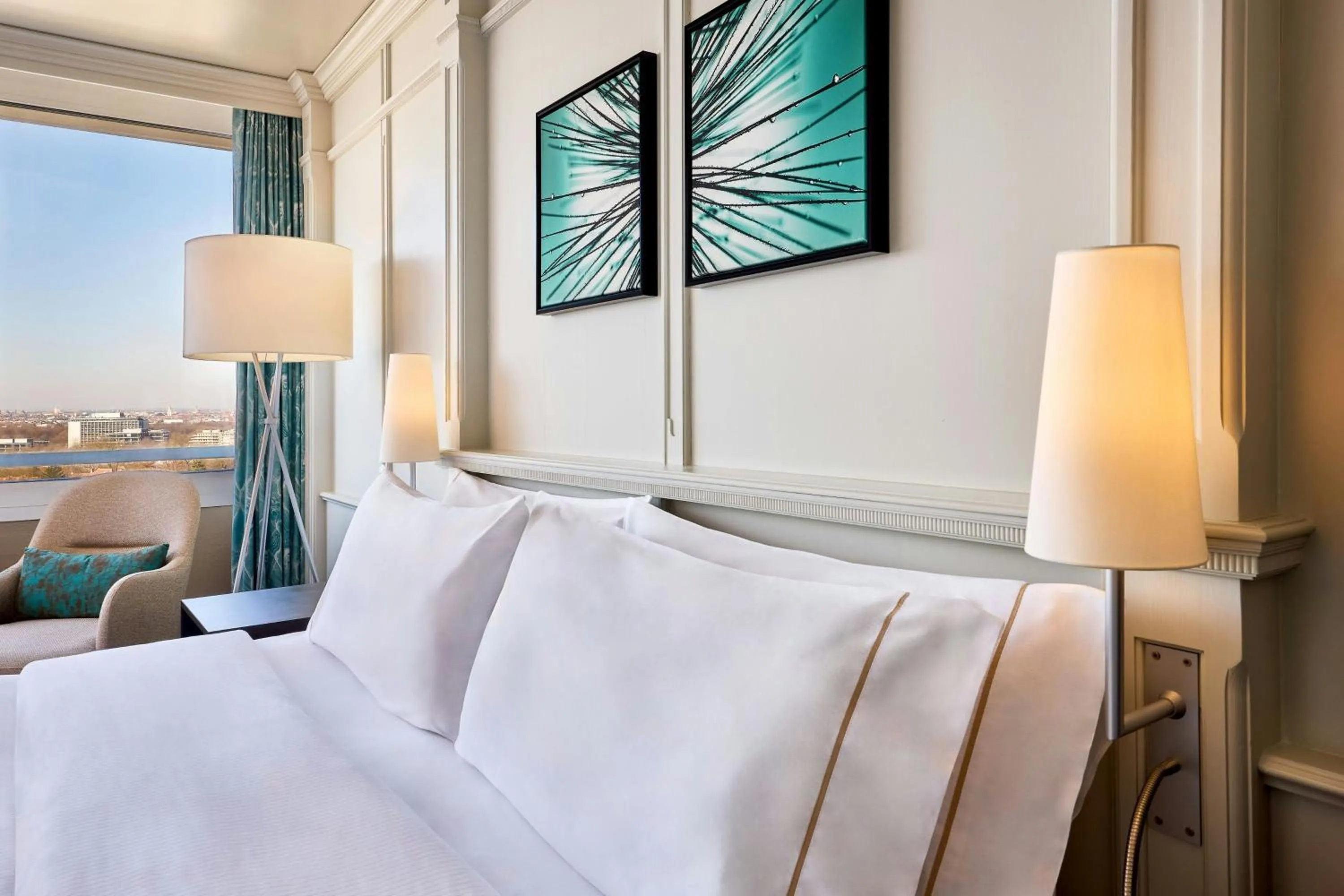 Photo of the whole room, Bed in The Westin Grand Munich