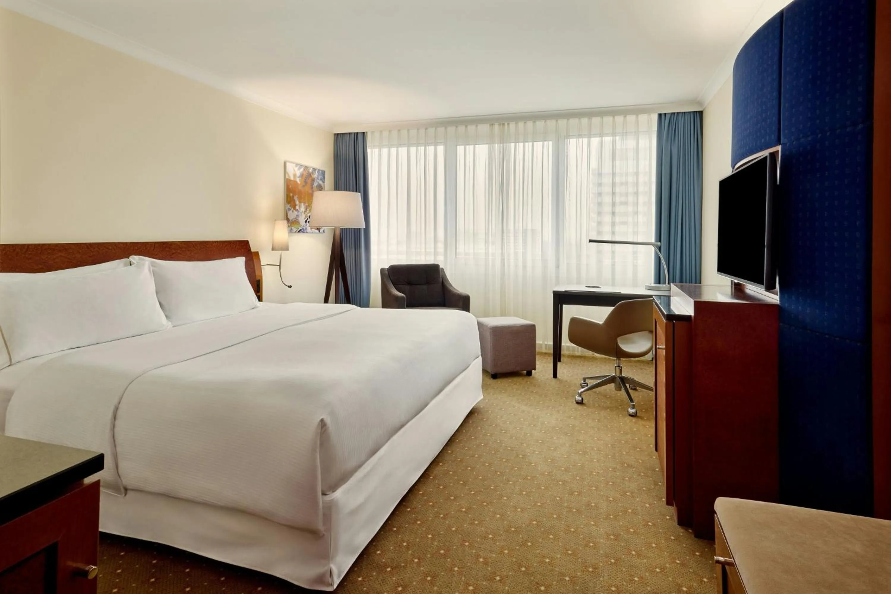 Bedroom, Bed in The Westin Grand Munich