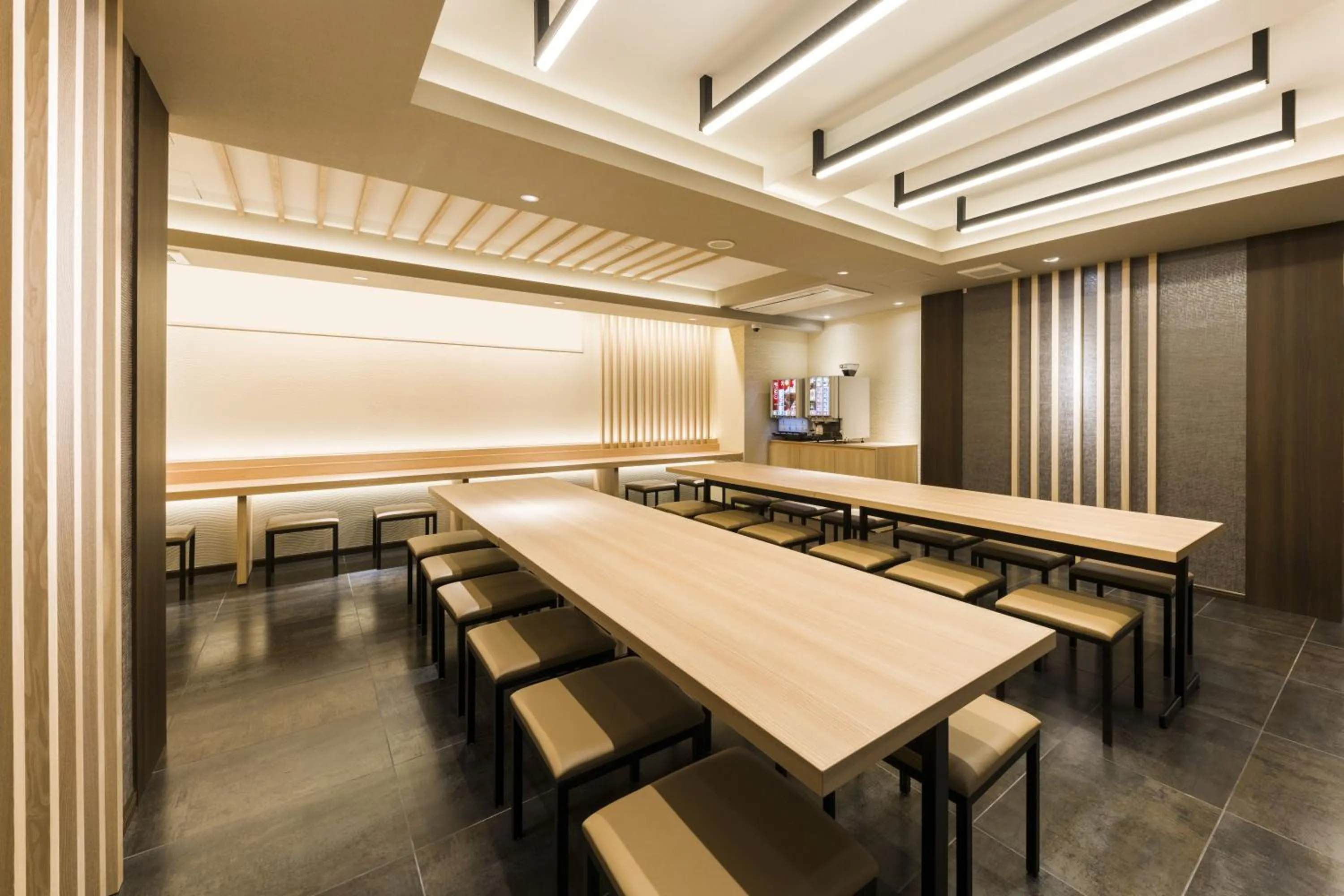 Restaurant/places to eat in IAM HOTEL