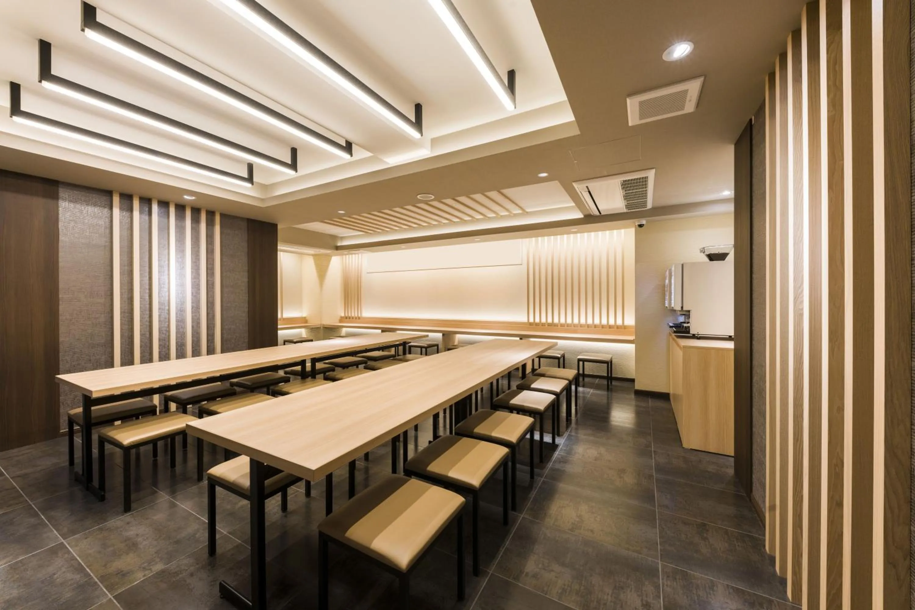 Restaurant/places to eat in IAM HOTEL