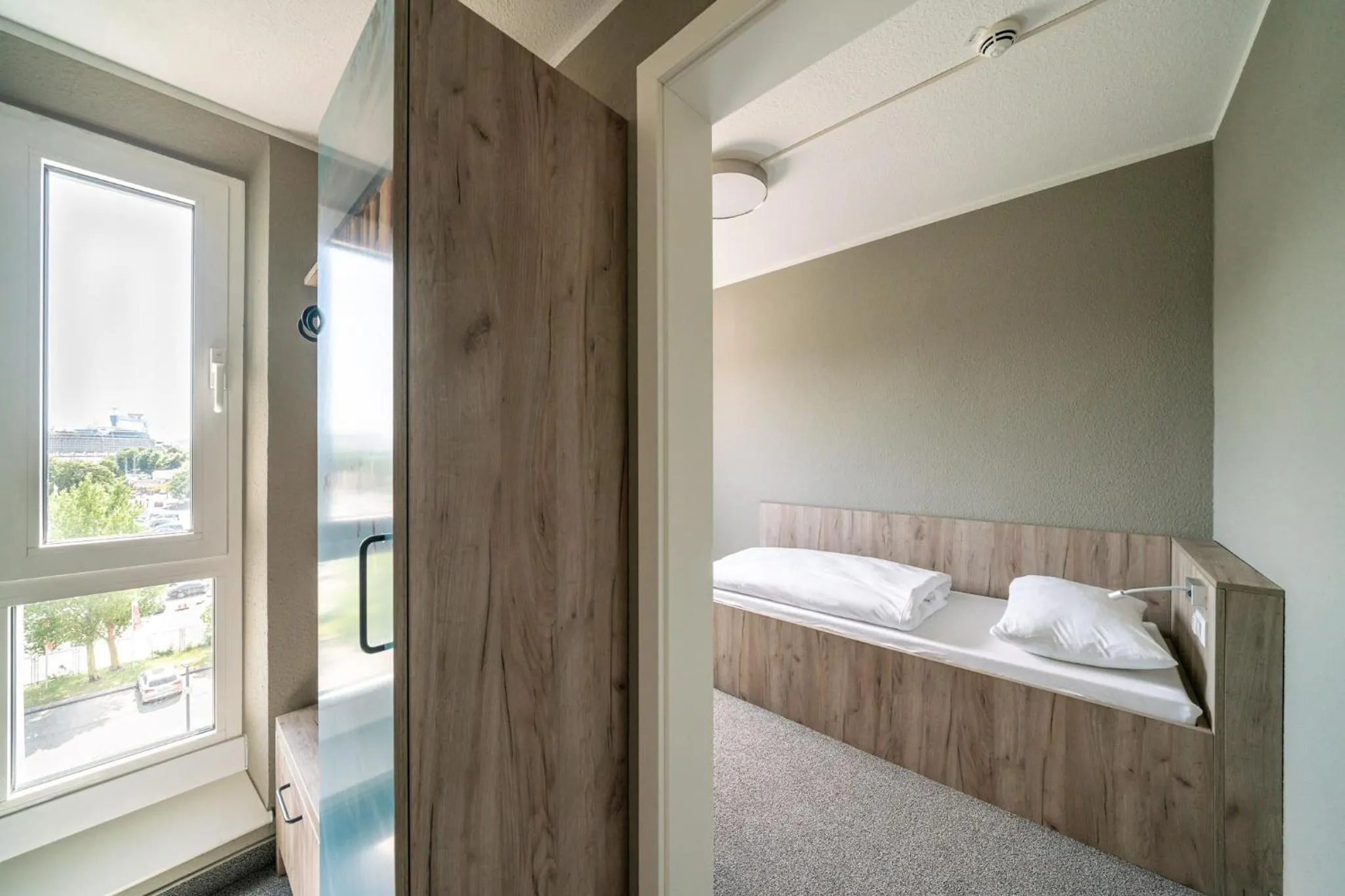 Photo of the whole room, Bed in WIROtel Warnemünde