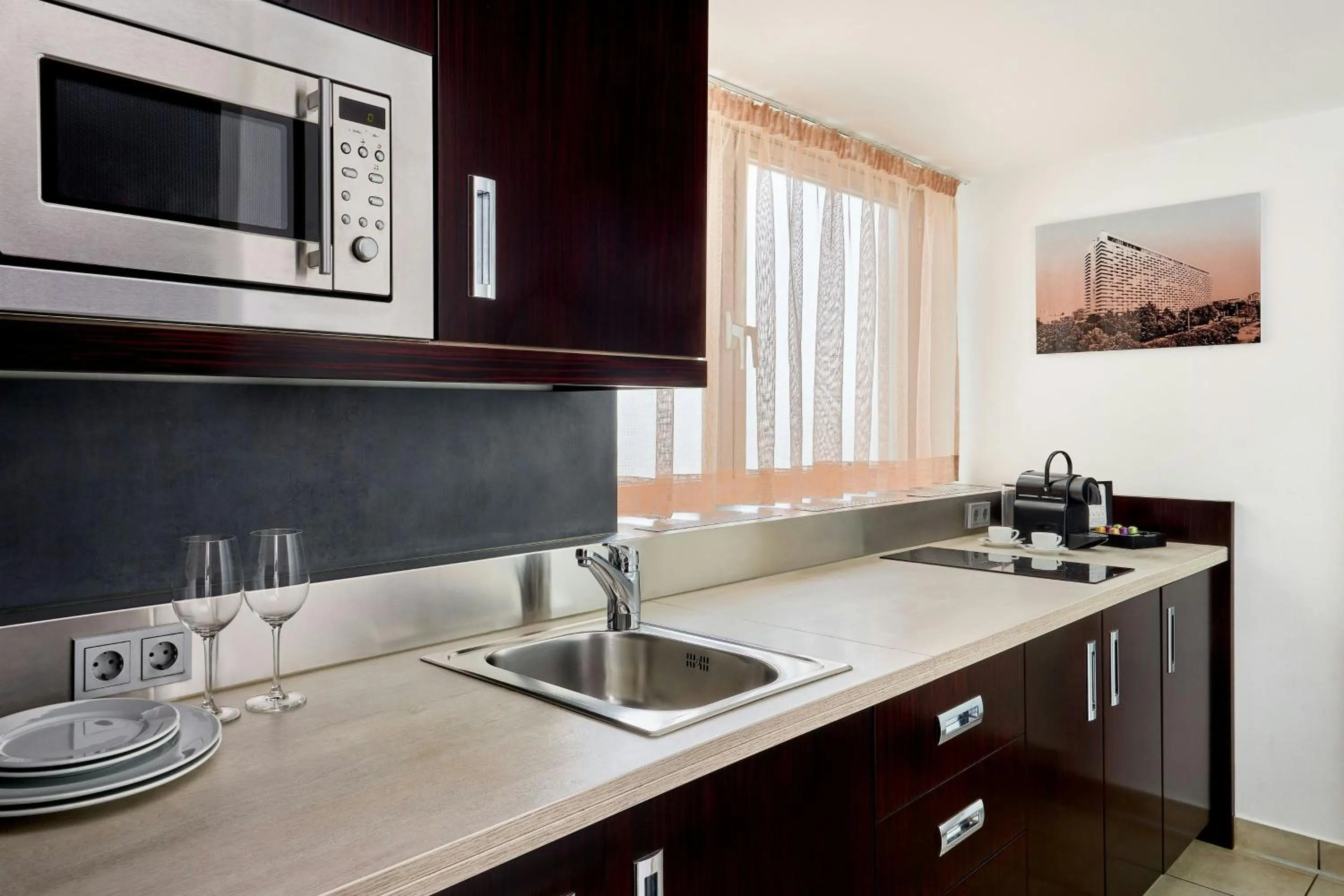 Kitchen or kitchenette in Four Points by Sheraton Munich Arabellapark
