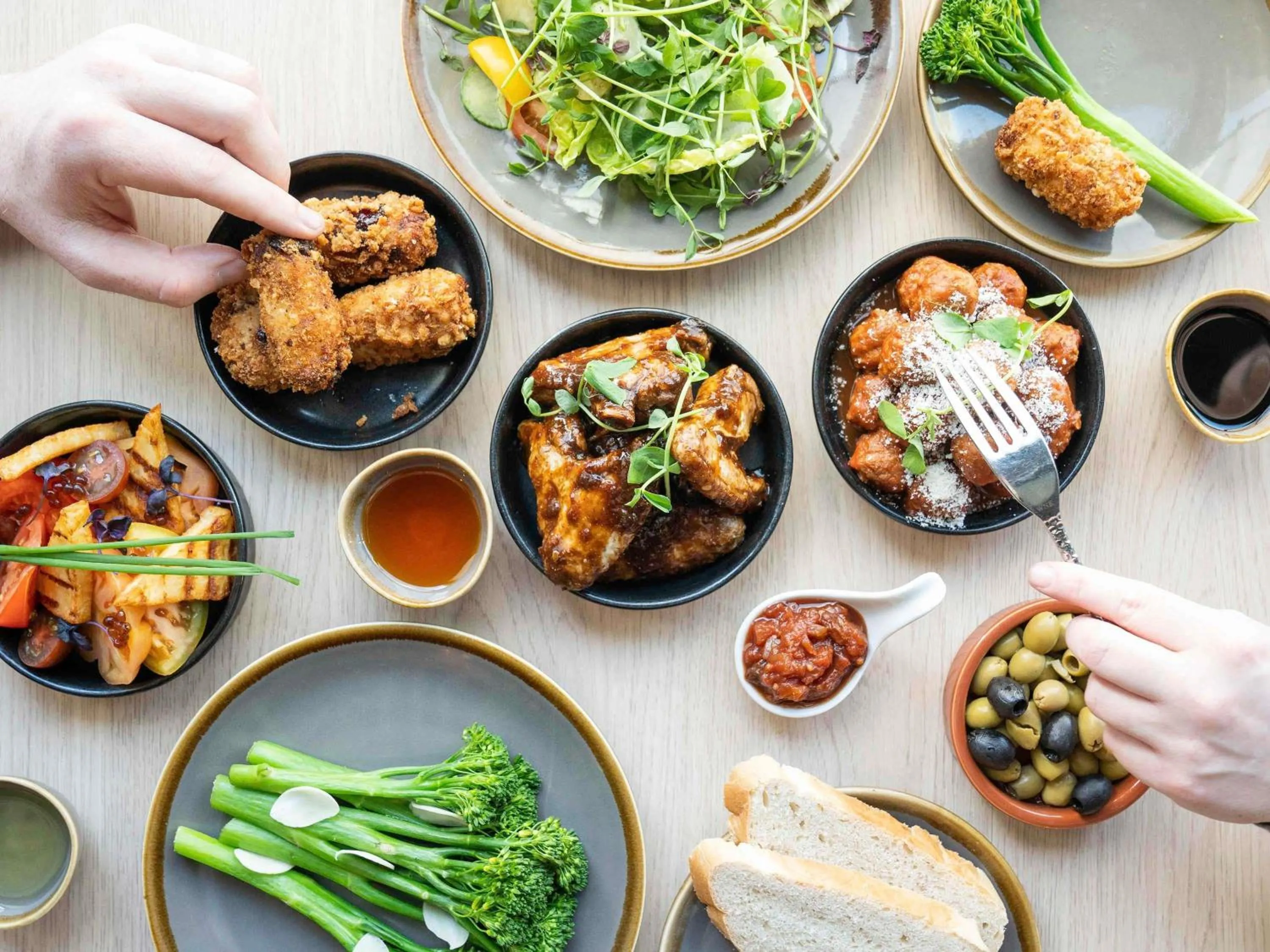 Restaurant/places to eat in Mercure Newport