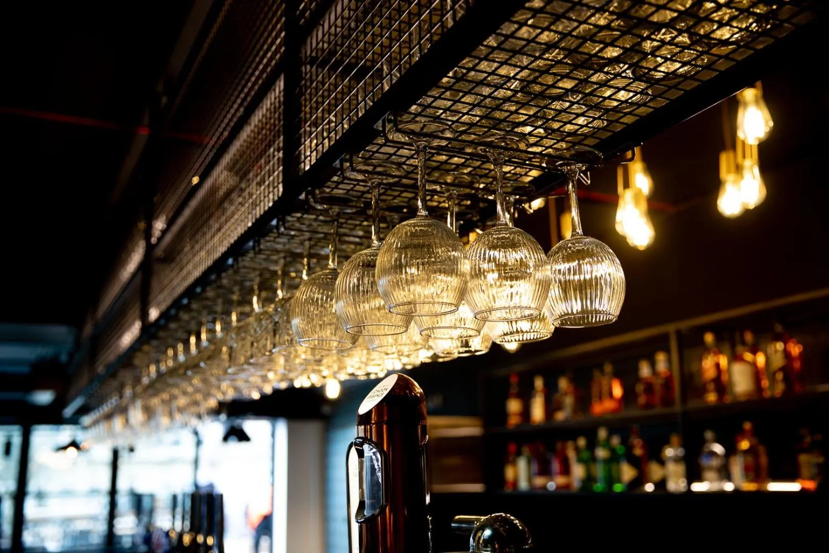 Lounge or bar in Mercure Newport