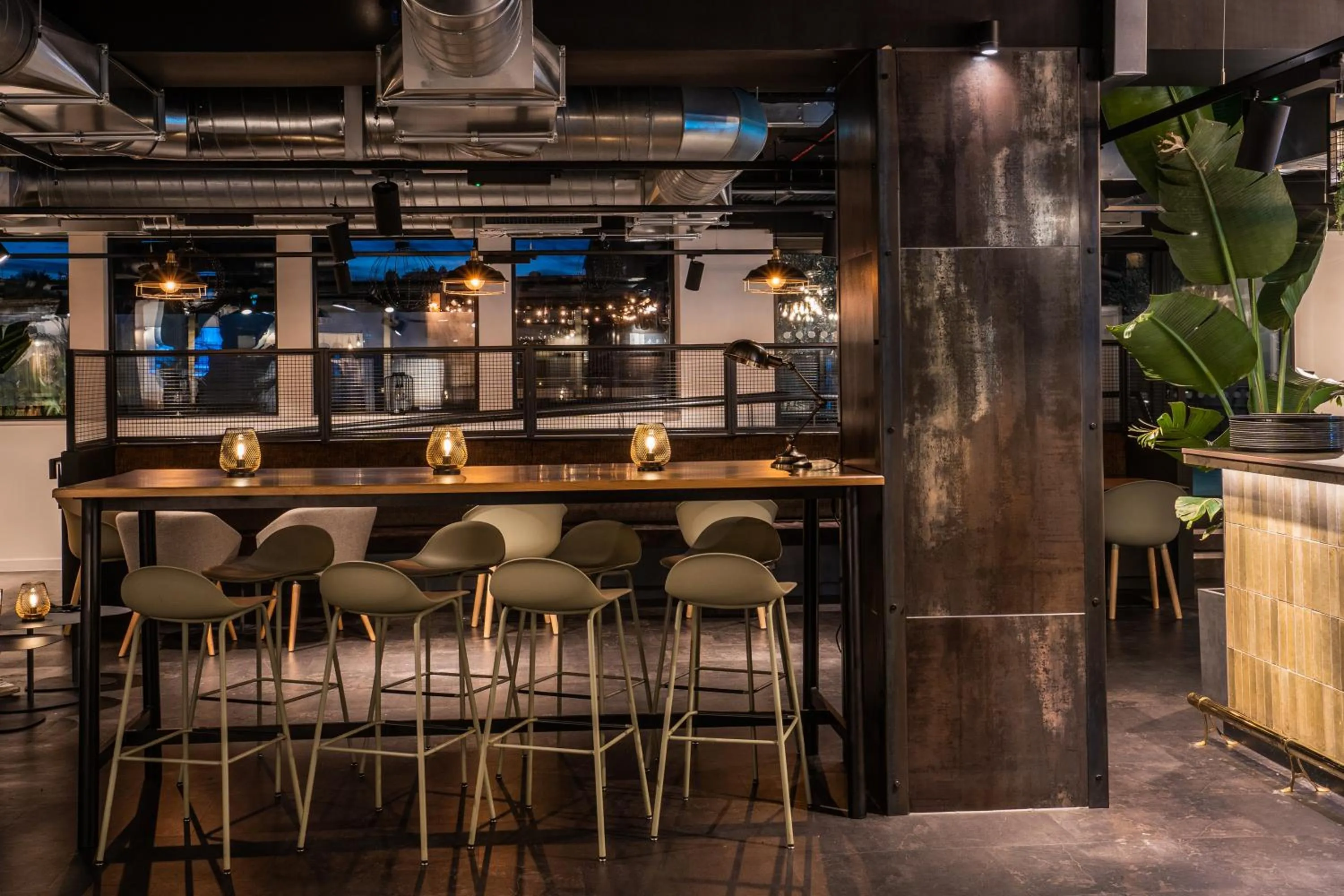 Restaurant/places to eat in Mercure Newport